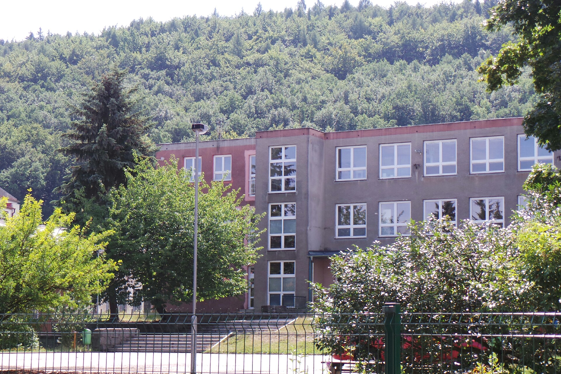 ZŠ Karlovy Vary, Poštovní