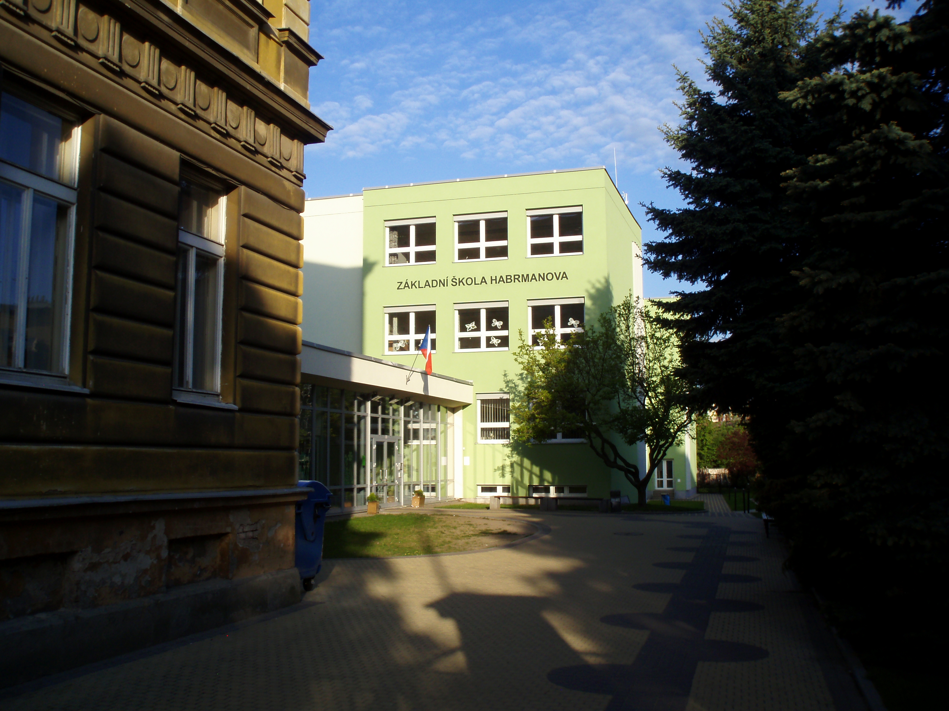 ZŠ Hradec Králové, Habrmanova foto 3