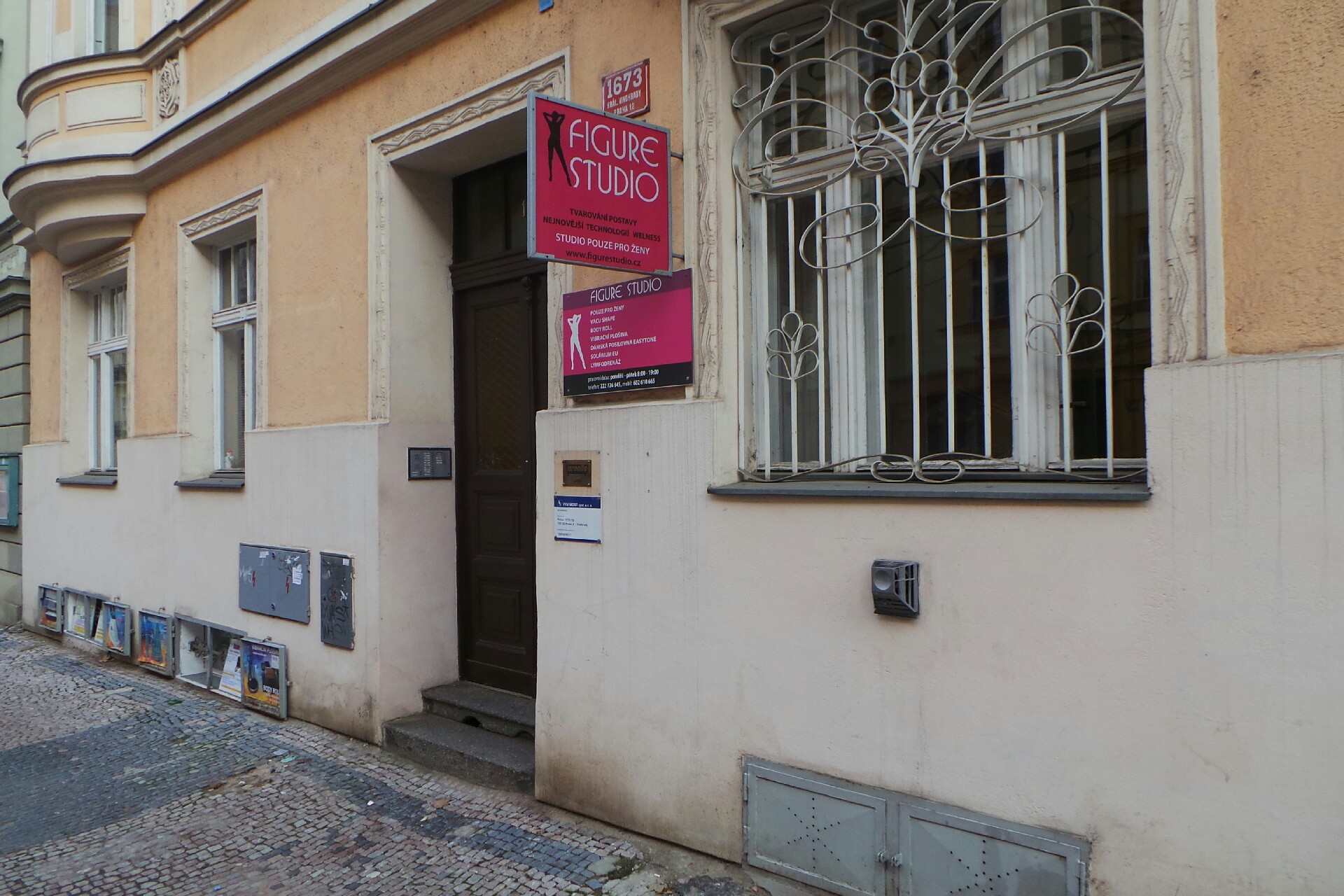 FIGURE STUDIO - Fitness