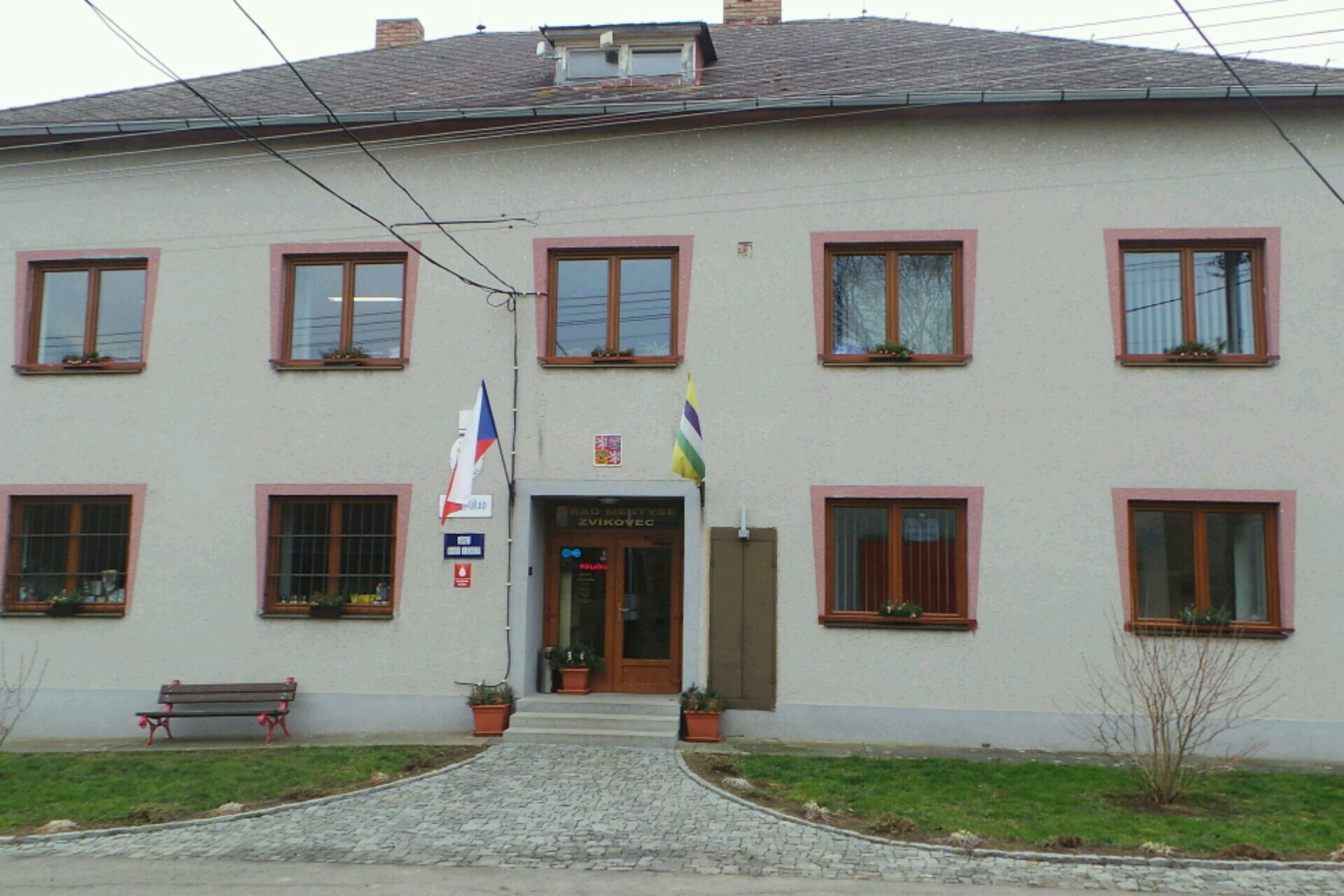 Zvíkovec - úřad městyse