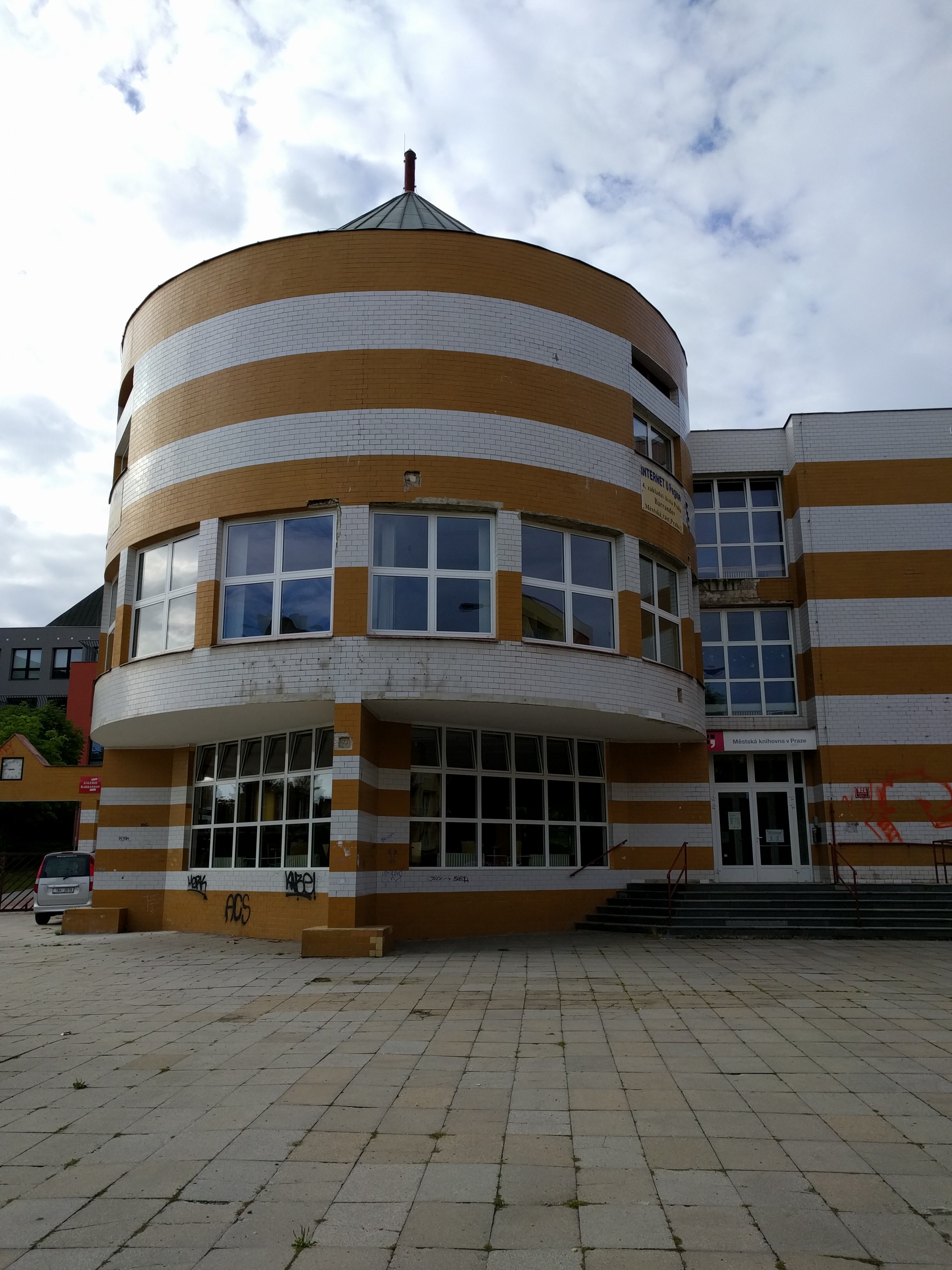 Městská knihovna v Praze - Barrandov foto 2