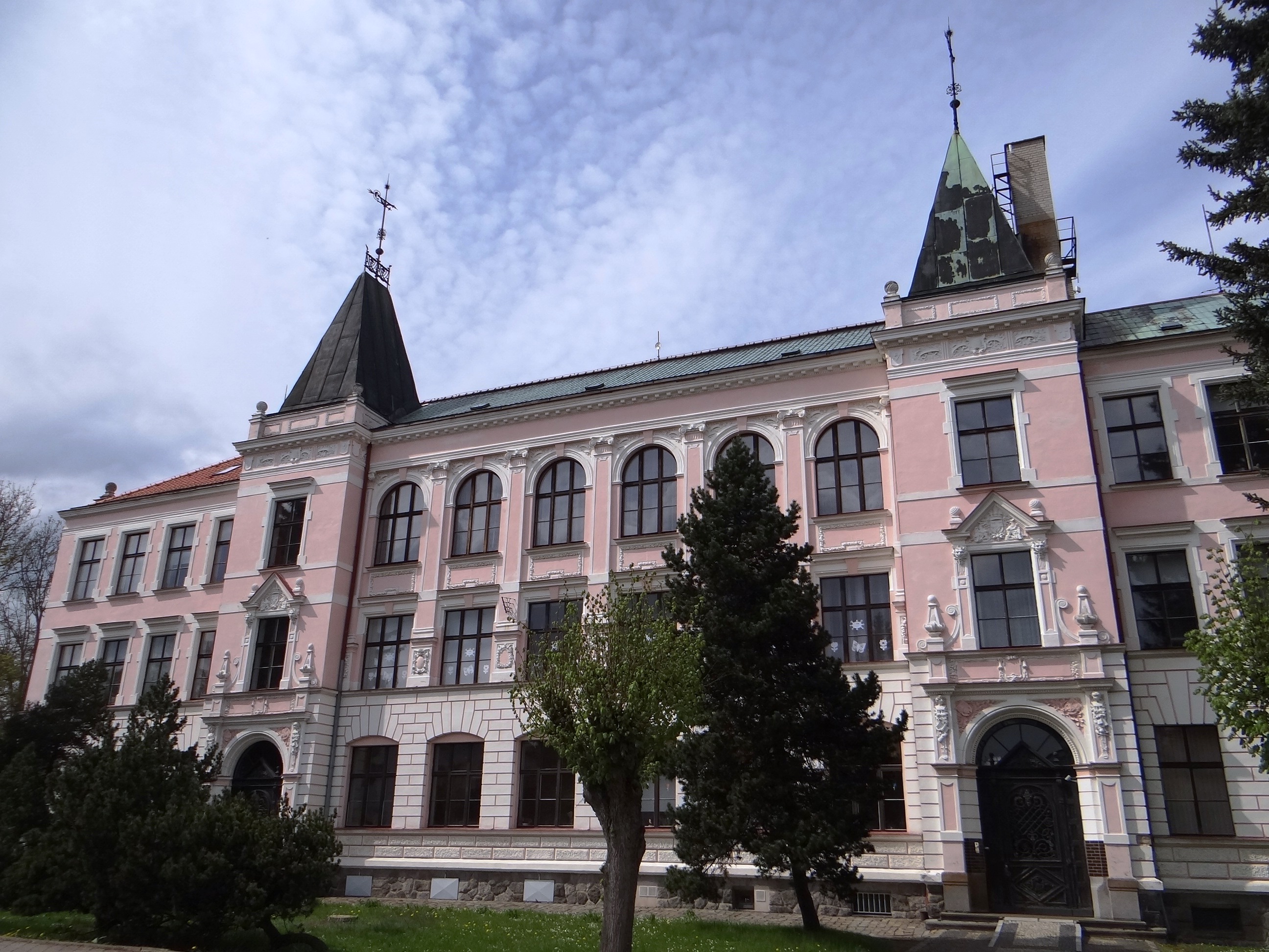 Základní škola J. Vohradského Šluknov, okres Děčín foto 2