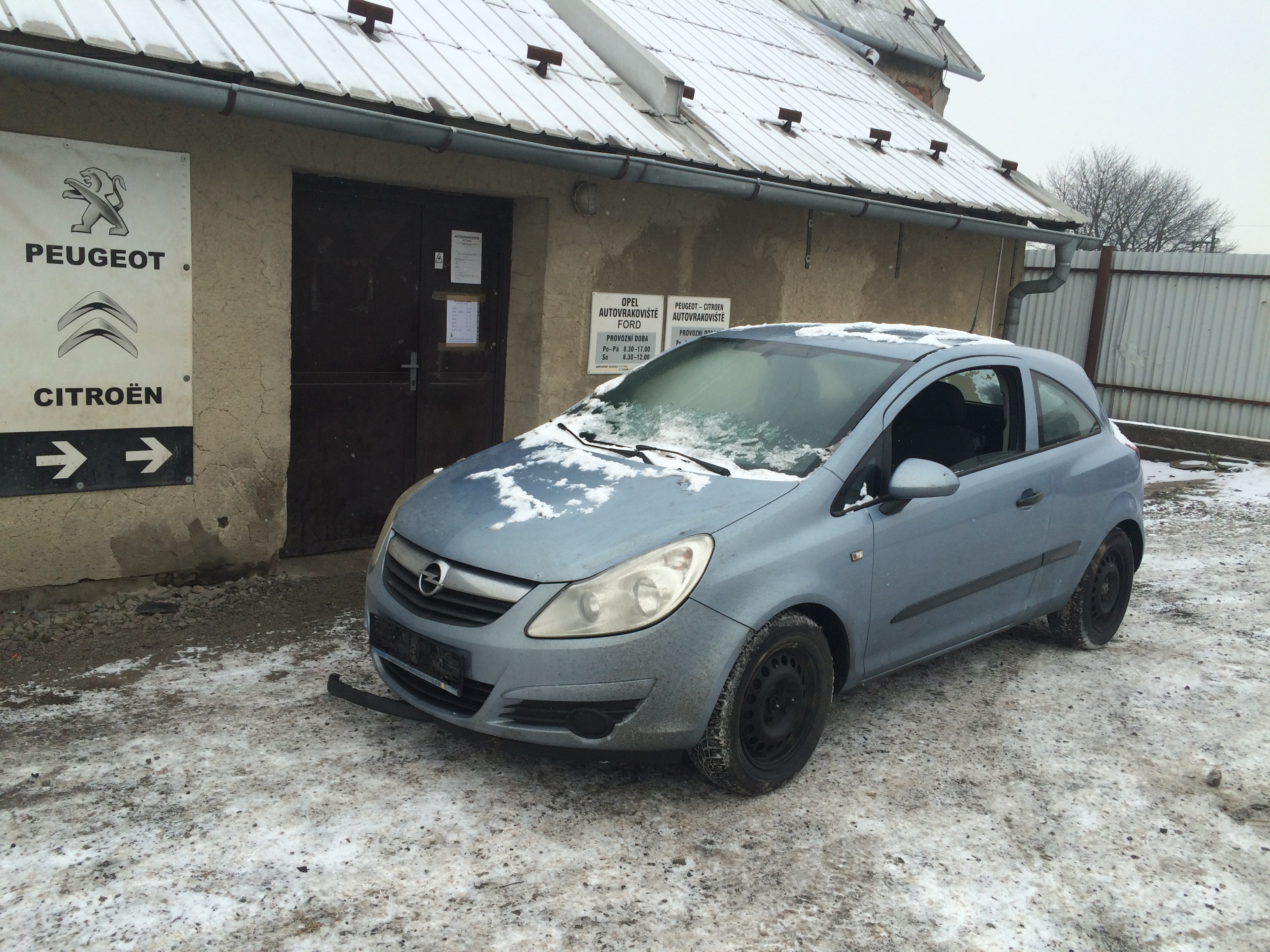 Autovrakoviště Opel a Ford foto 3