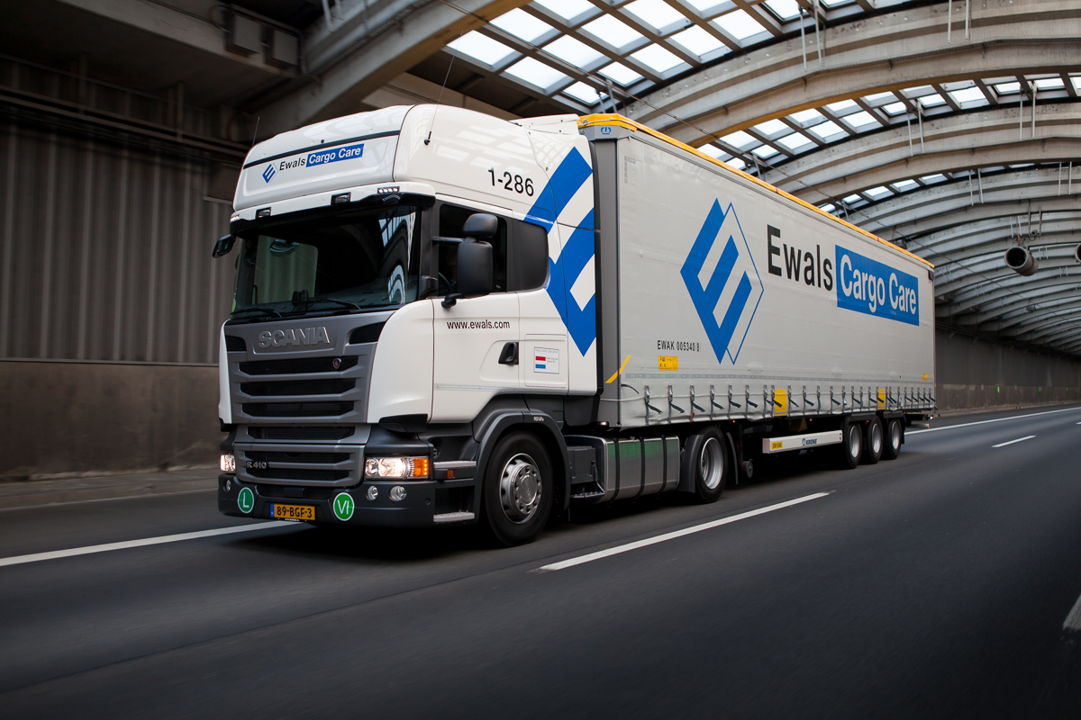 MEGA TRUCKING BOHEMIA spol. s r.o. foto 1