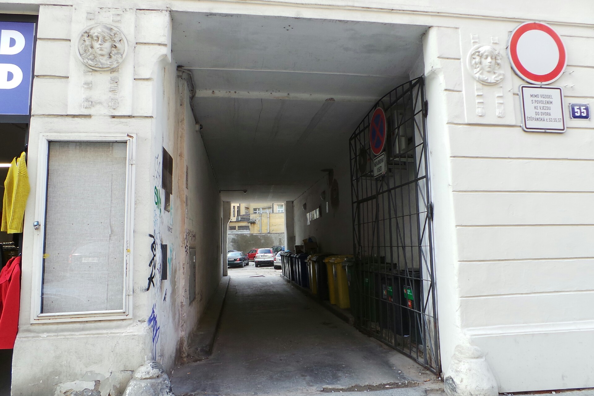 MDDr. Anna Medviďová - dental care, s.r.o.