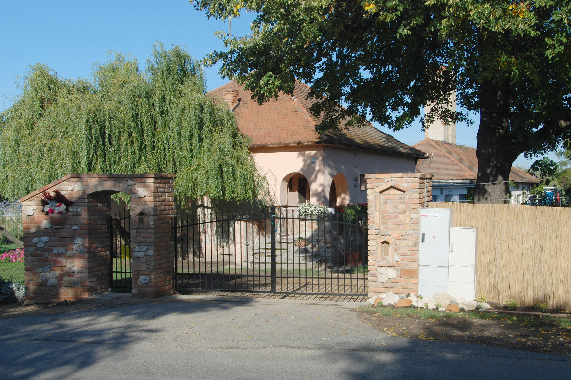 Hryzli, spol. s r.o. - Zahradní centrum foto 2