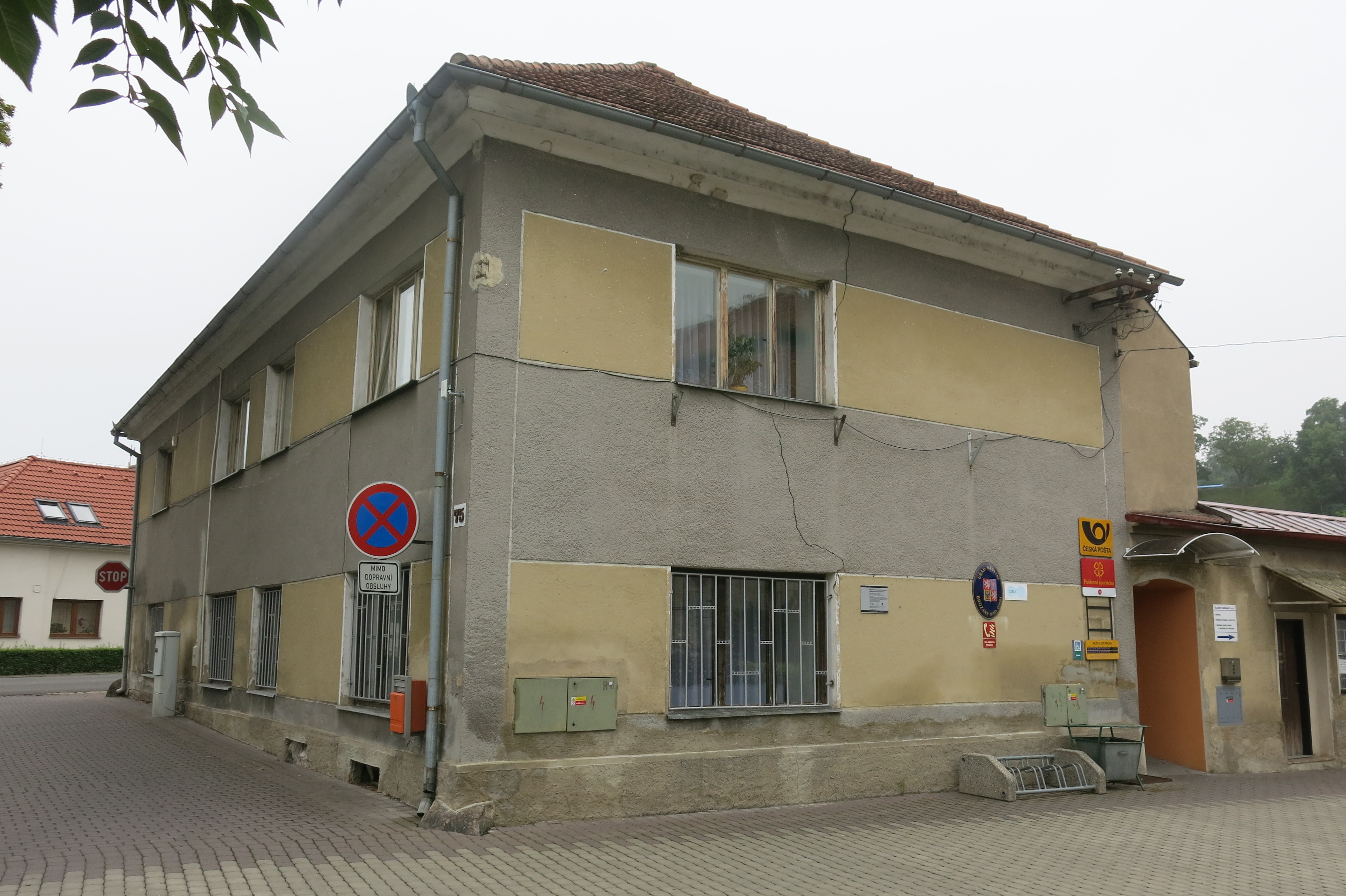 Brozany nad Ohří - úřad městyse foto 2