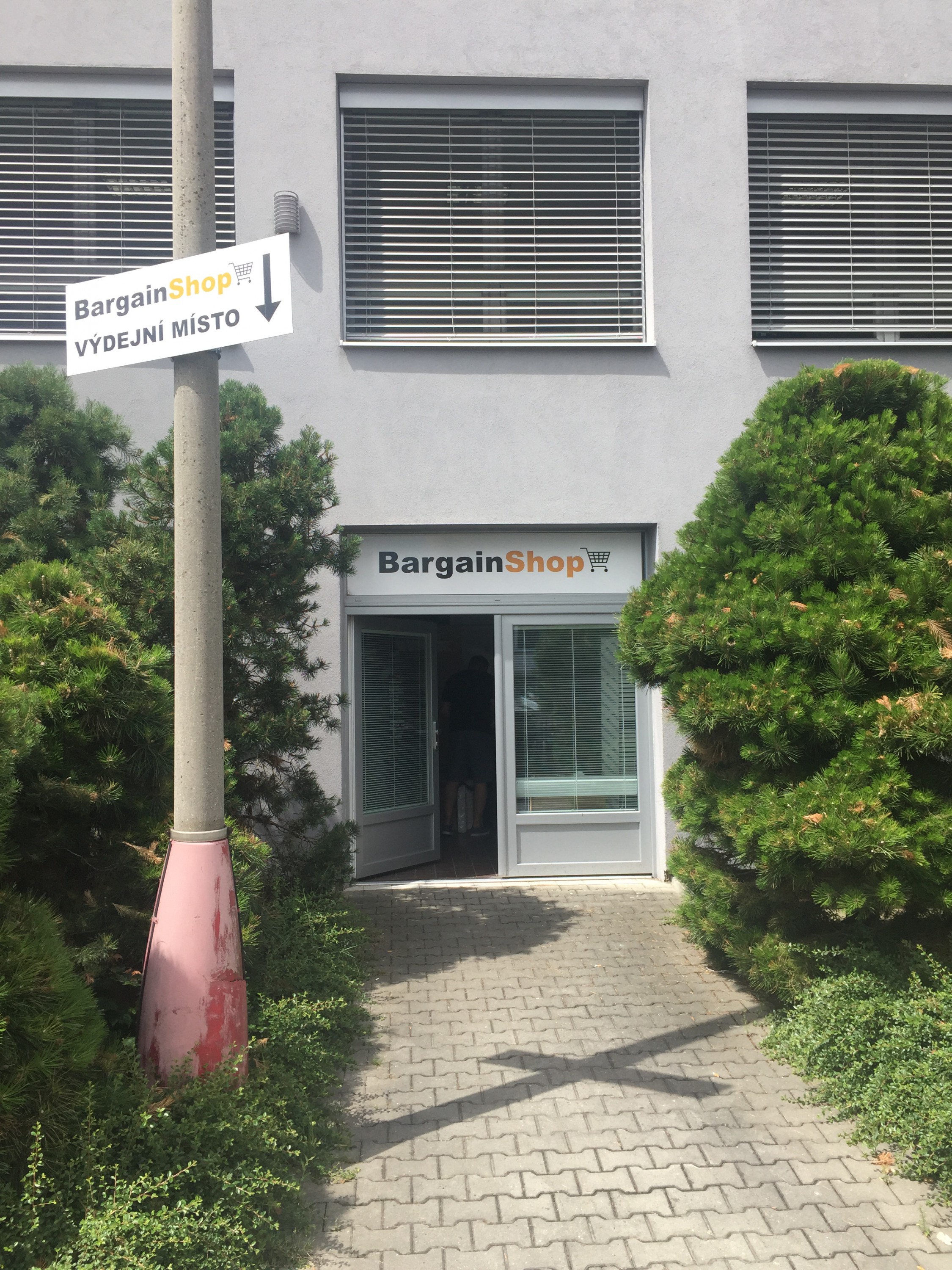 Bargain Shop foto 2