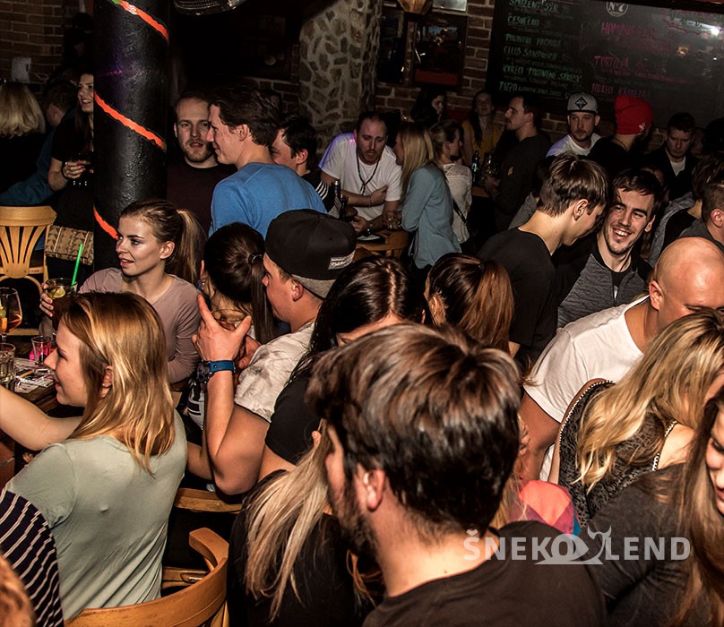 ŠNEKOLEND MUSIC & COCKTAIL BAR s ubytováním