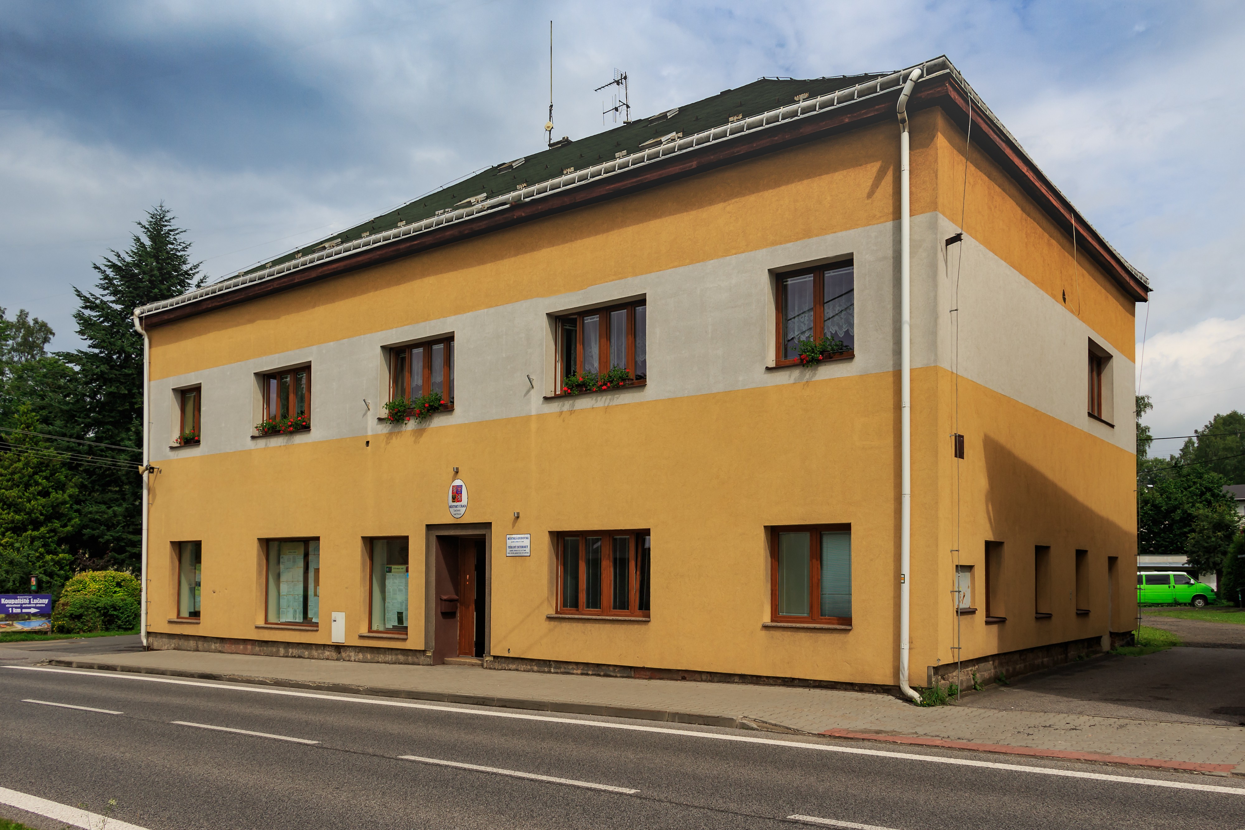 Lučany nad Nisou - městský úřad foto 2