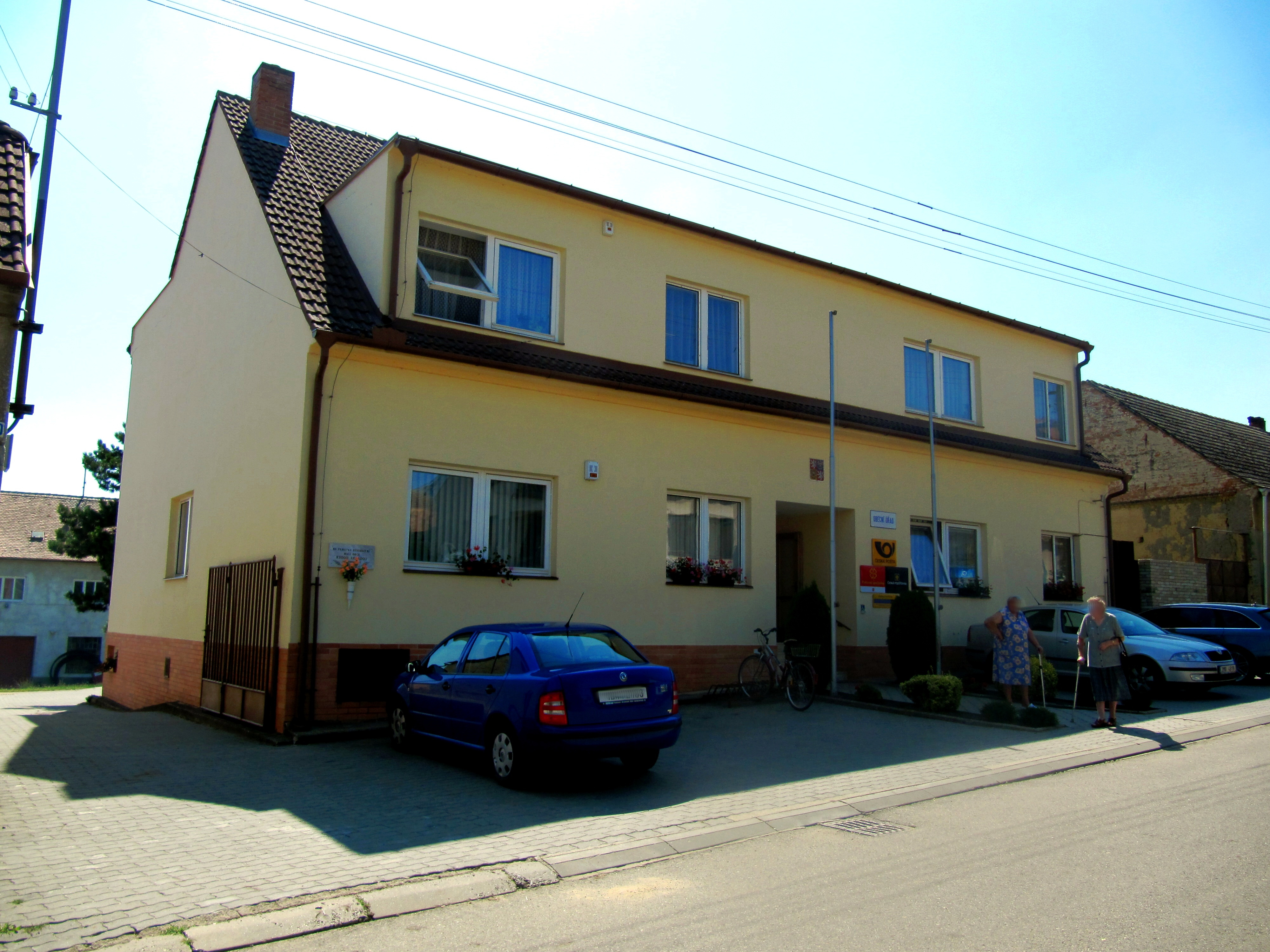 Starý Poddvorov - obecní úřad foto 2