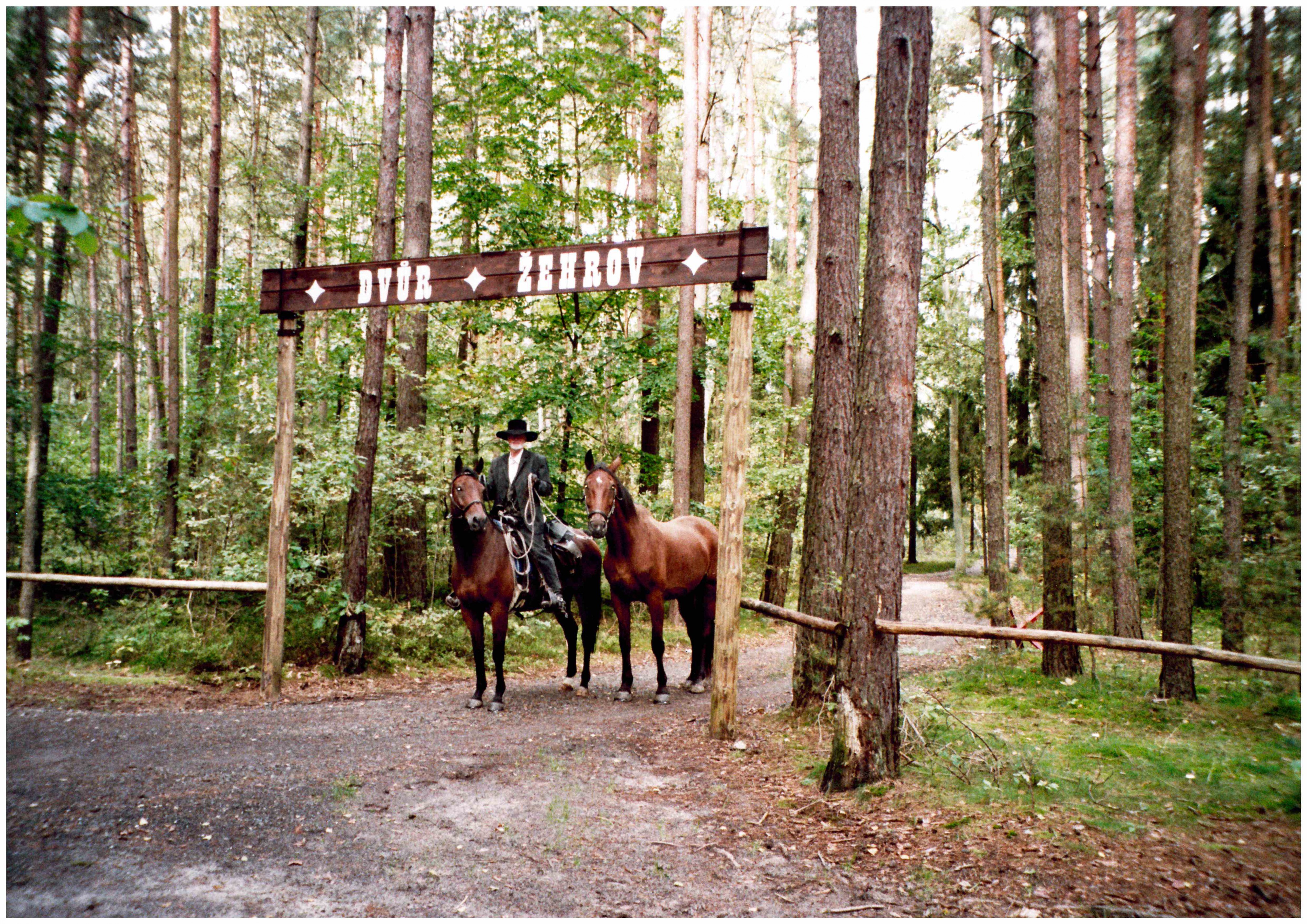 Jezdecký klub Dvůr Žehrov foto 3