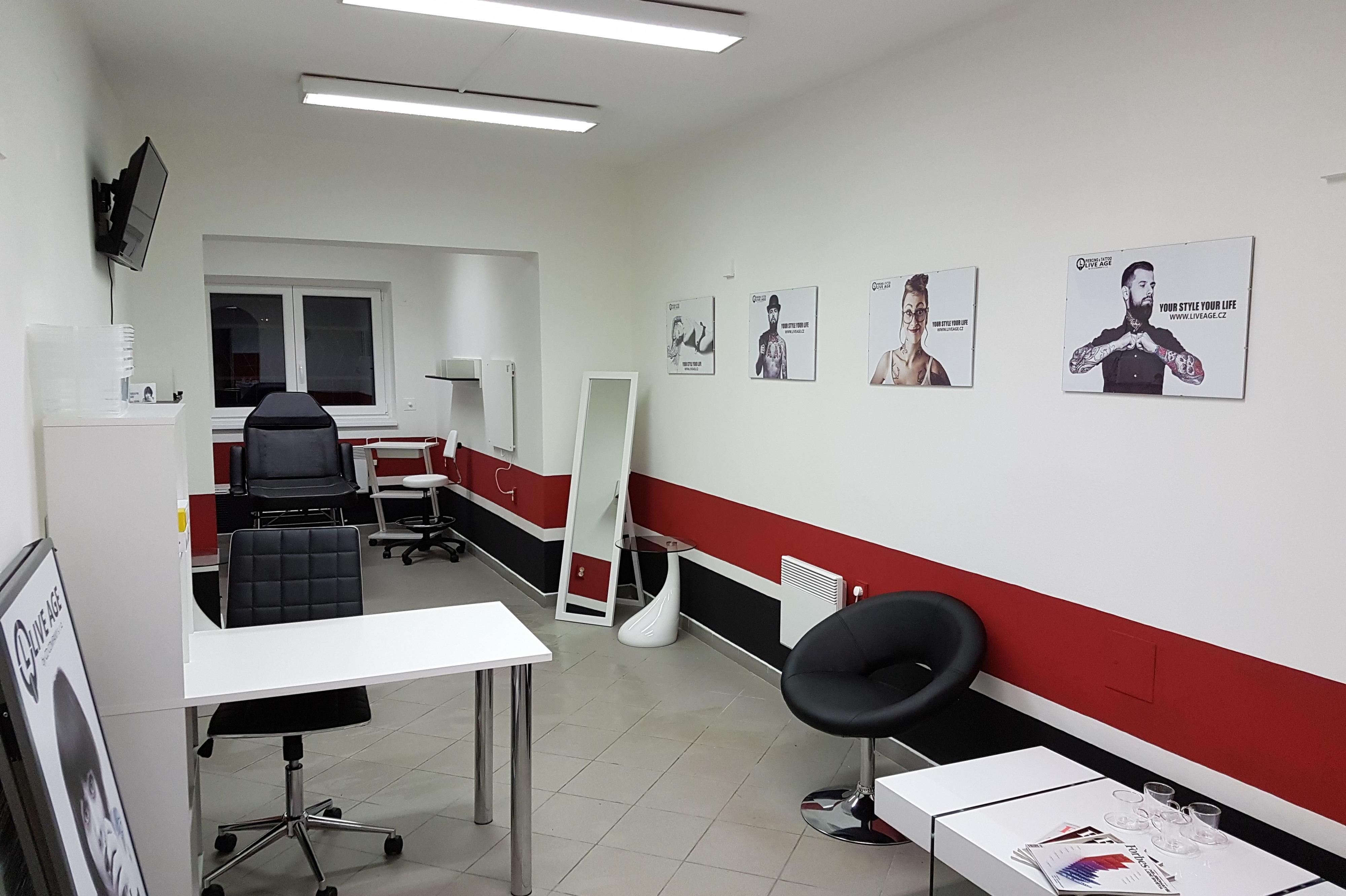 Tattoo LIVE AGE foto 2