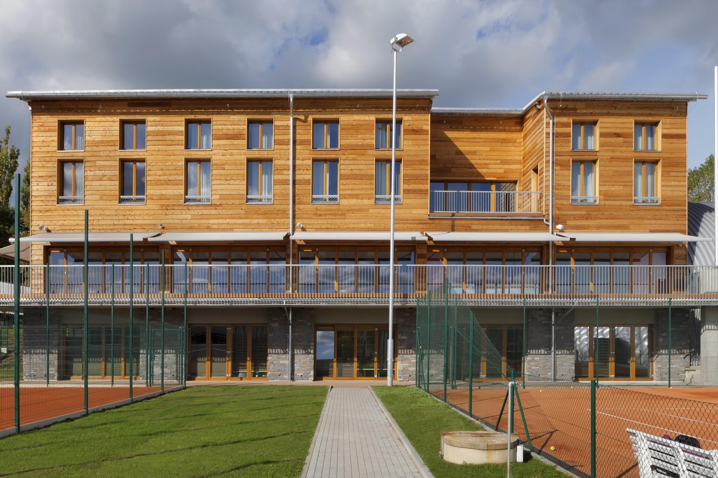 Tenis - ESMARIN - Sportovně relaxační centrum