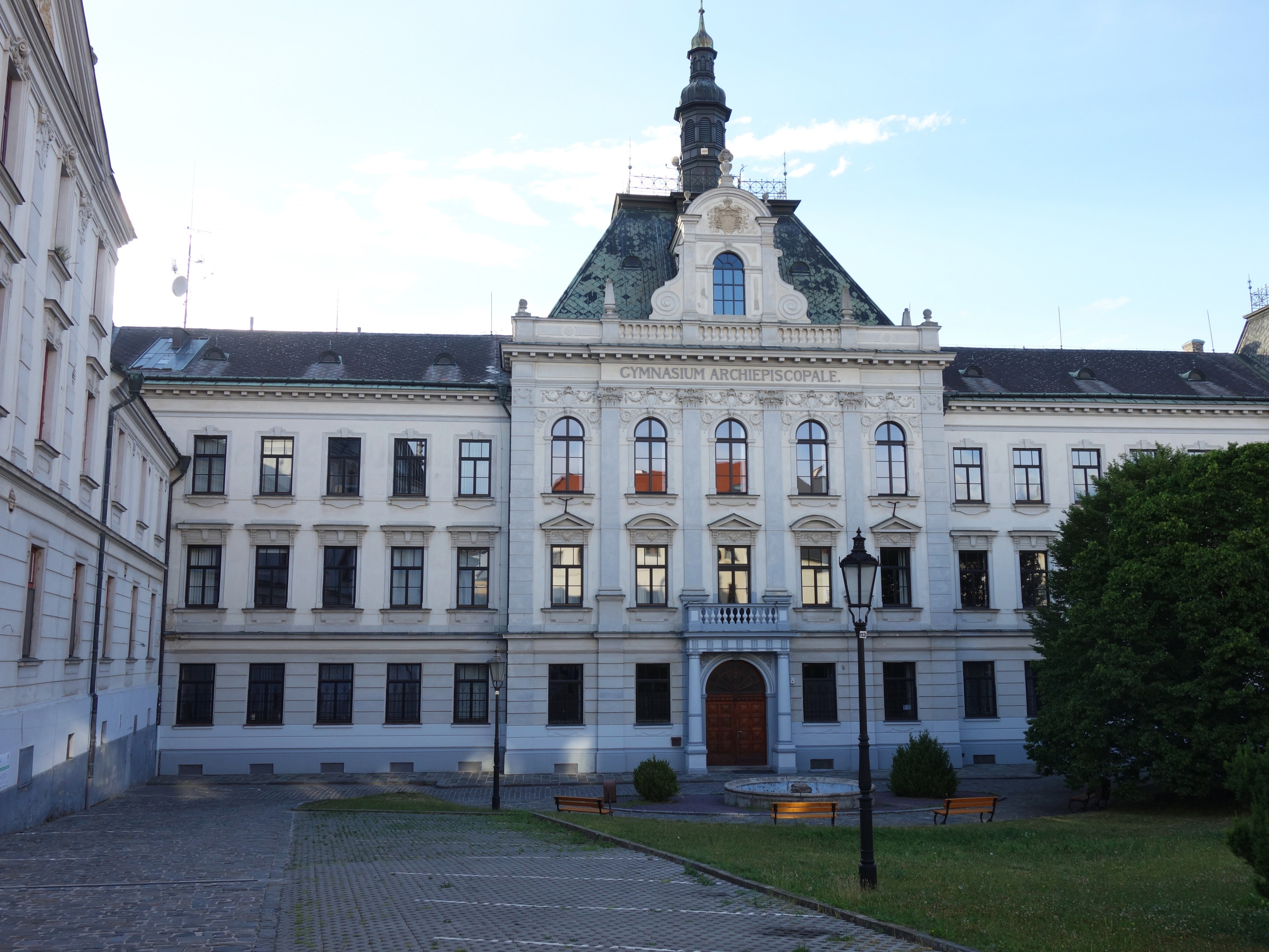 Arcibiskupské gymnázium v Kroměříži foto 2