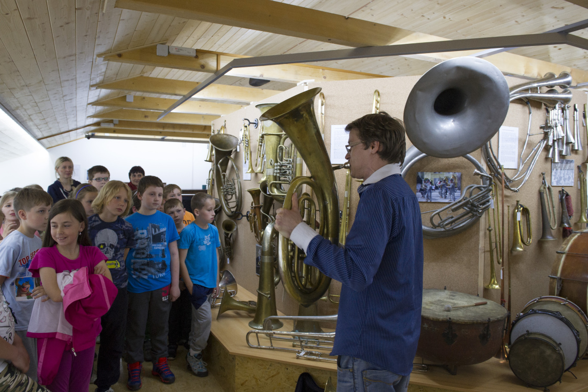 Expozice hudebních nástrojů foto 4