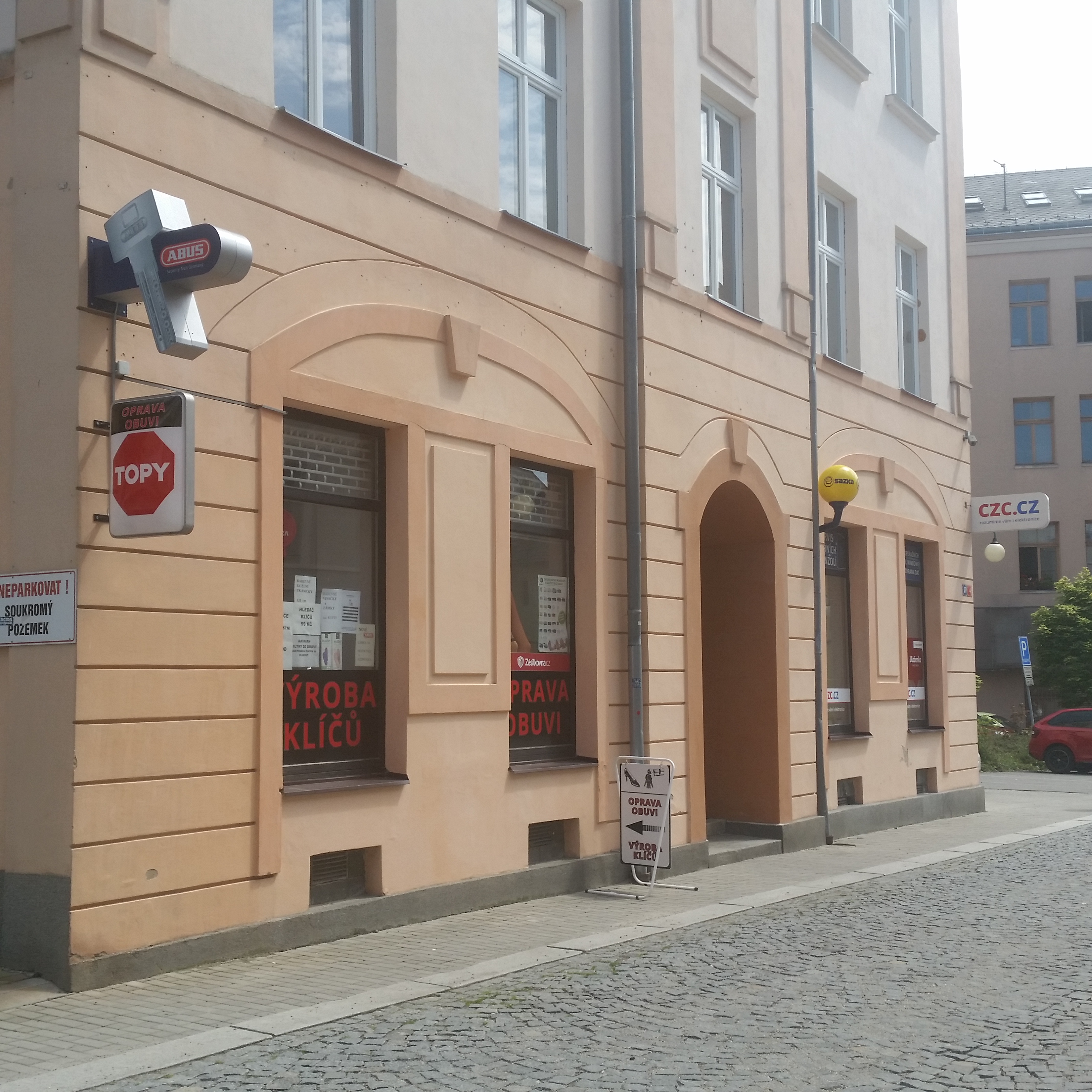 Milan Fadrhonc - Oprava obuvi - výroba klíčů foto 2