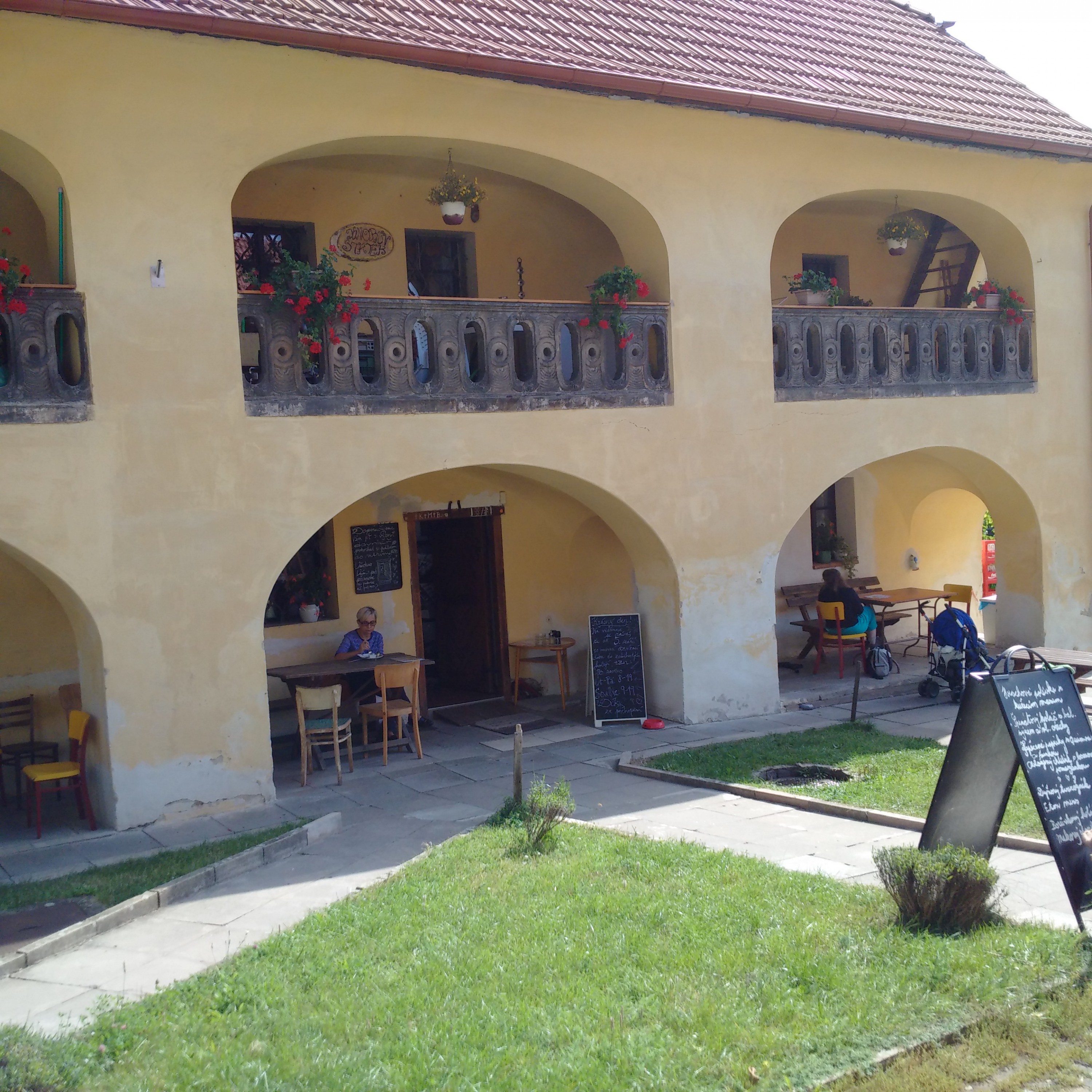 Kavárna Pod pavlačí foto 3