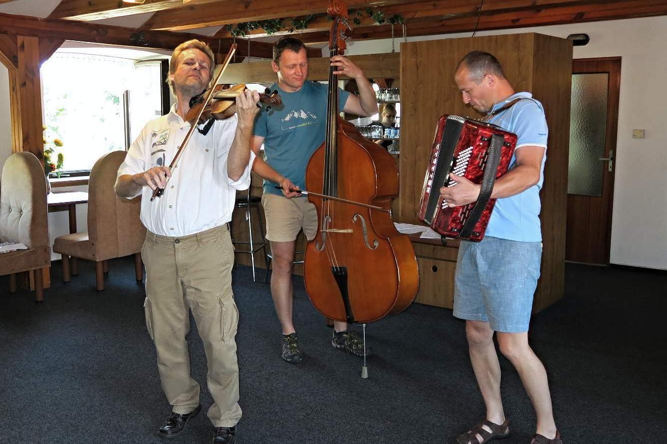 Slovácká muzika - Muzikanči - z. s.