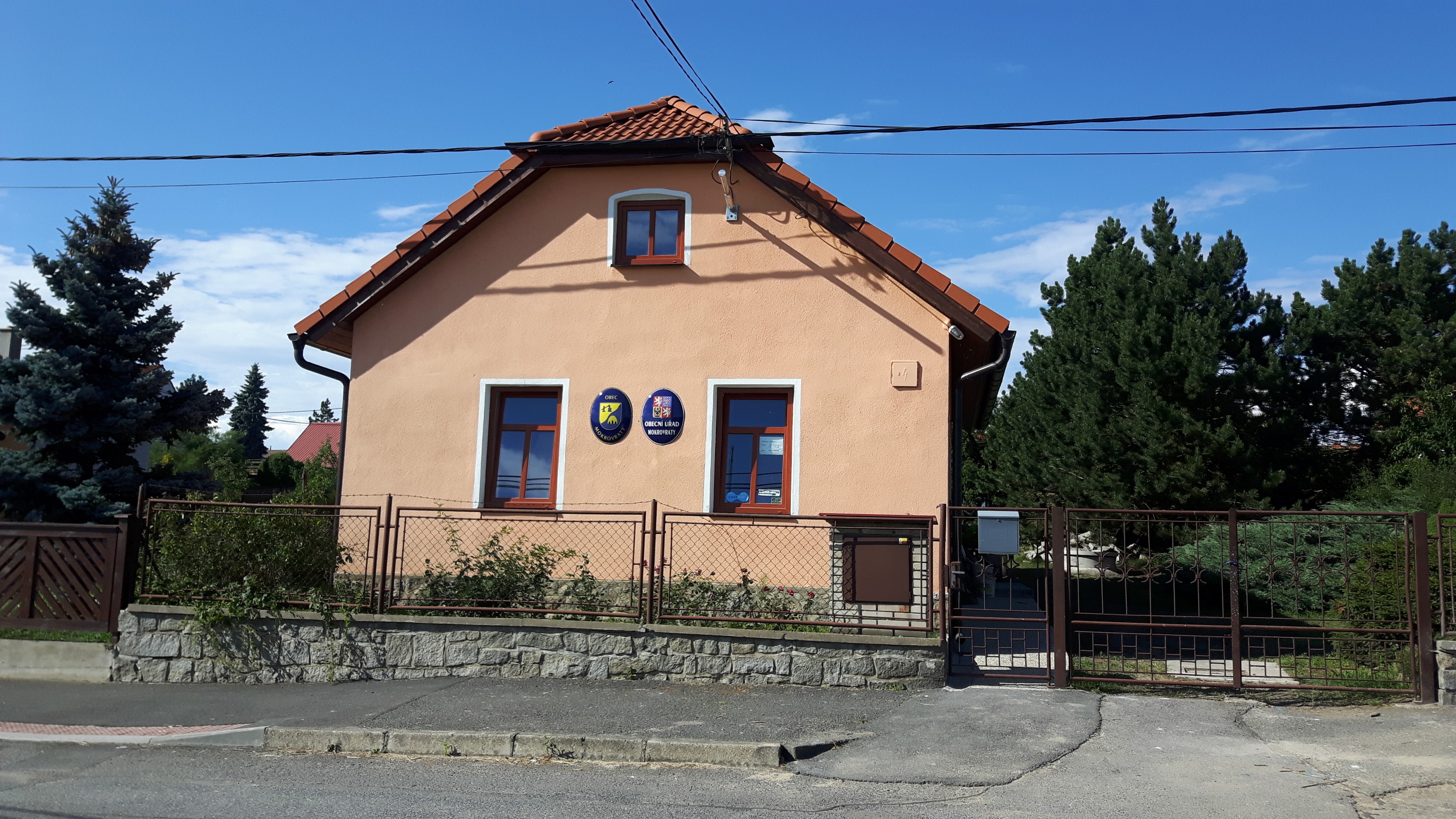Mokrovraty - obecní úřad foto 2