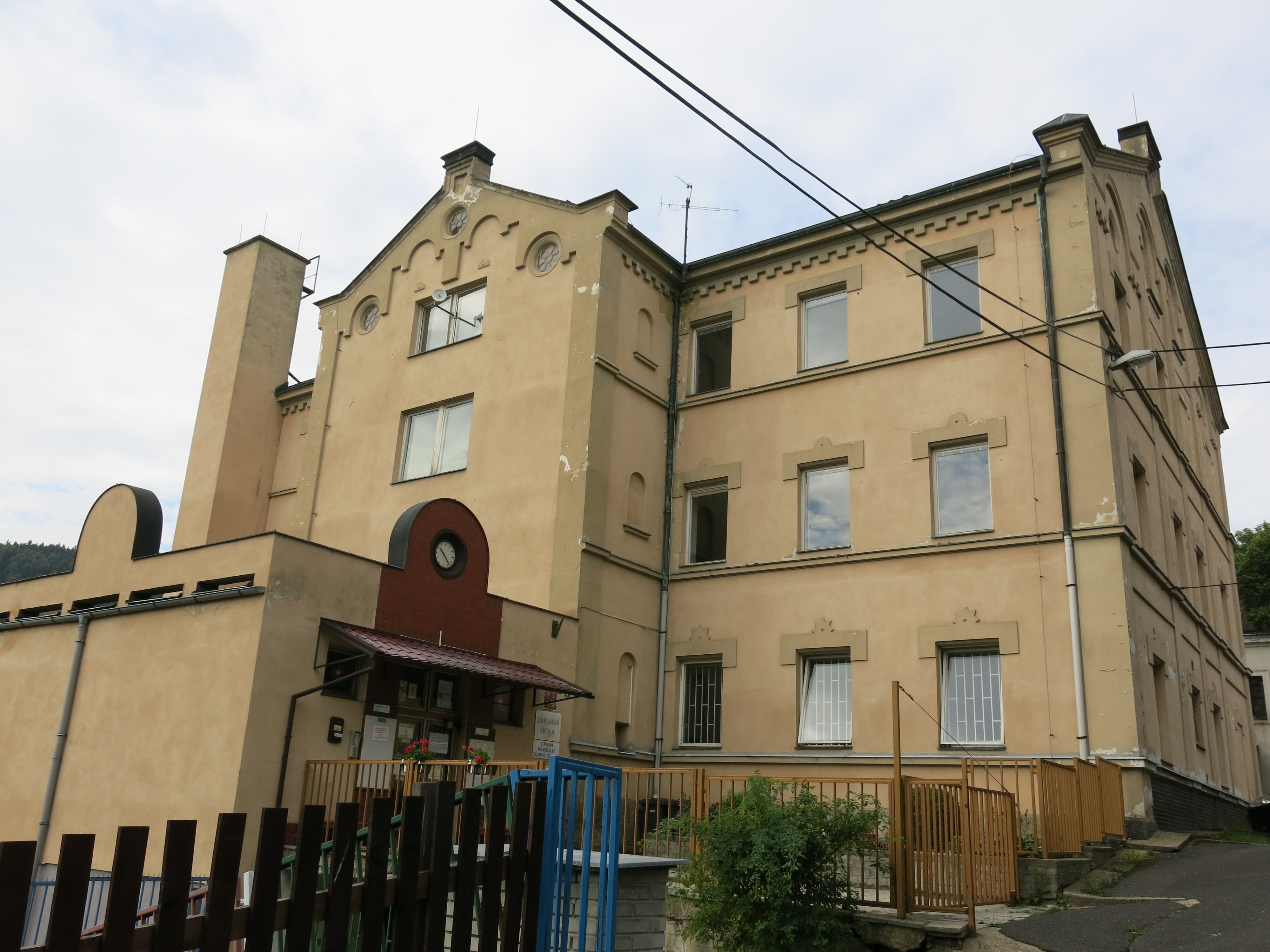 ZŠ a MŠ Jílové, Kostelní