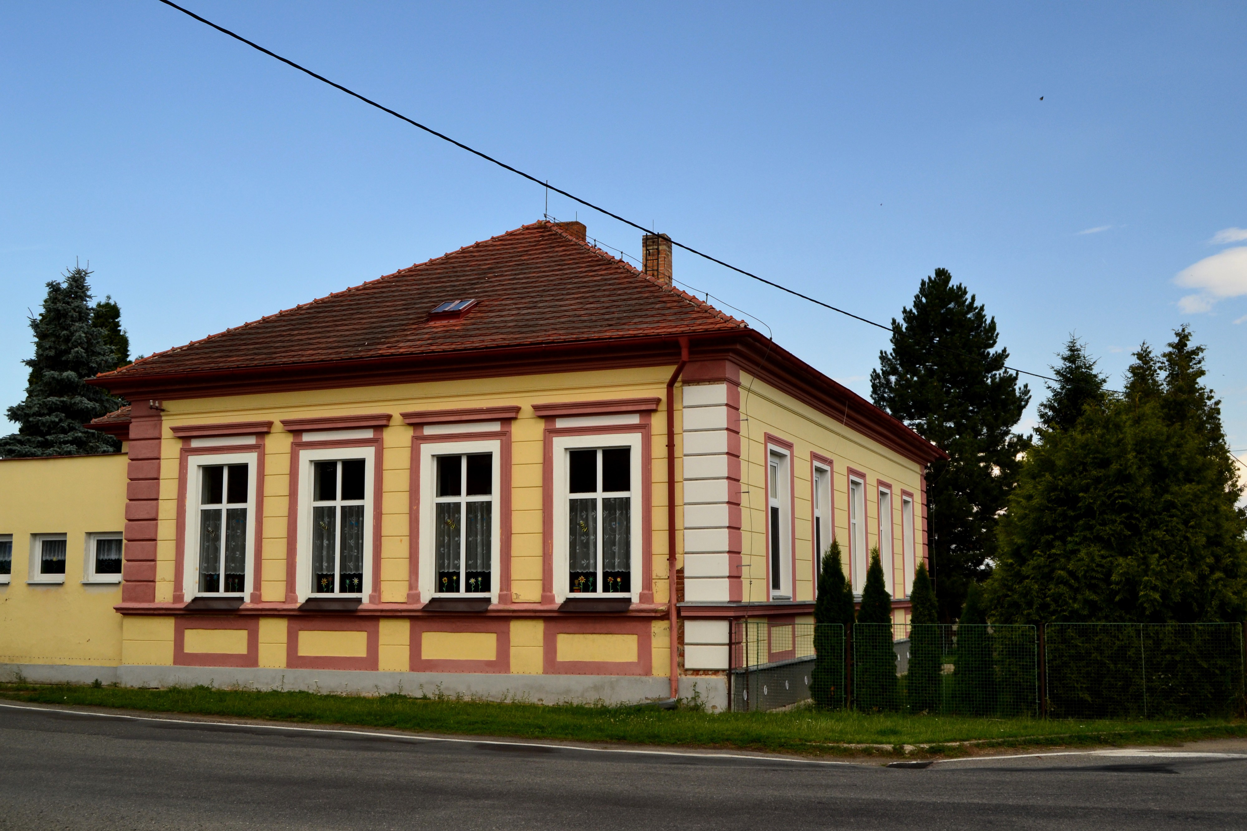 Korkyně - obecní úřad foto 3