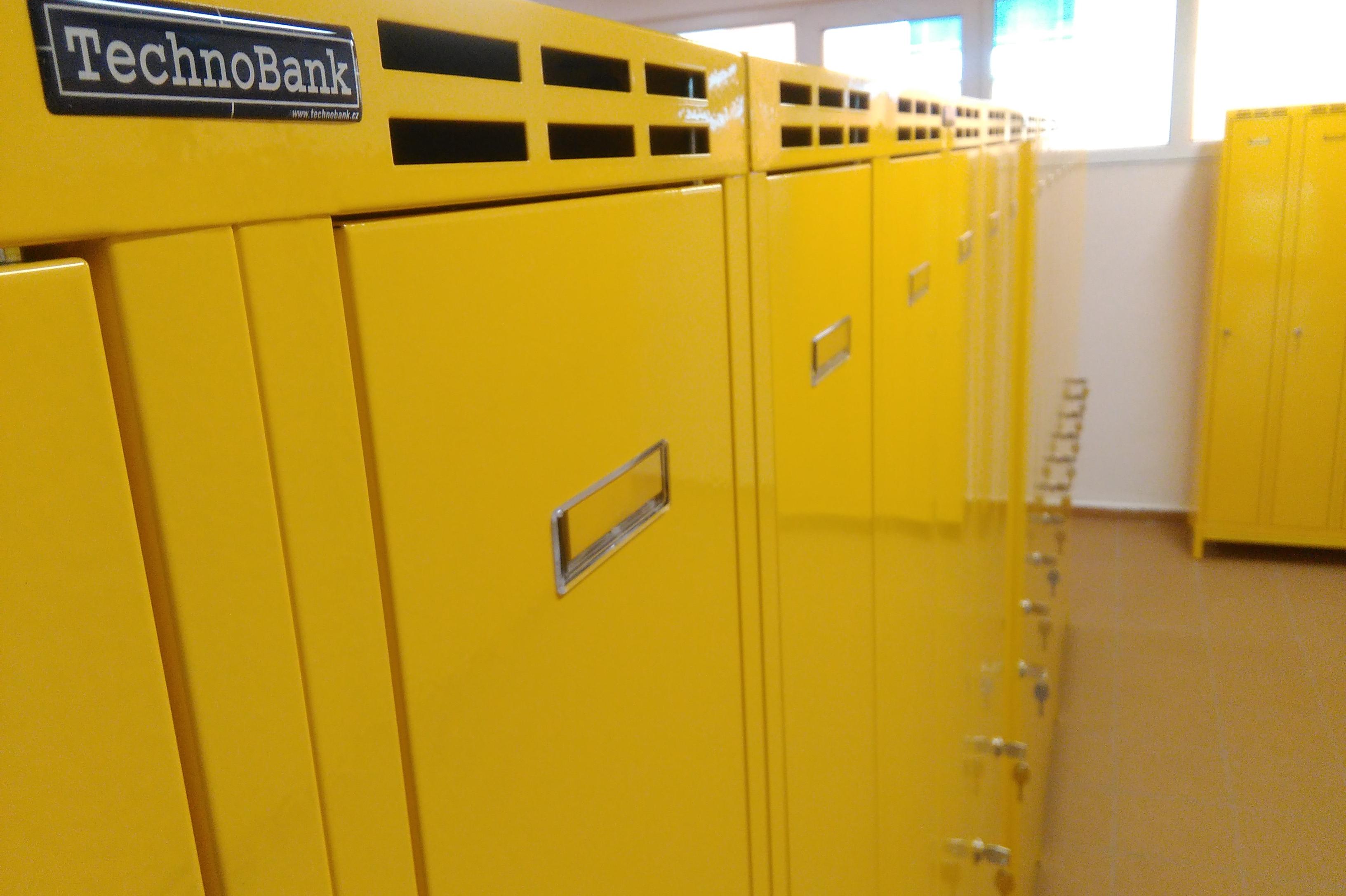 TechnoBank, s.r.o. - dílenský nábytek