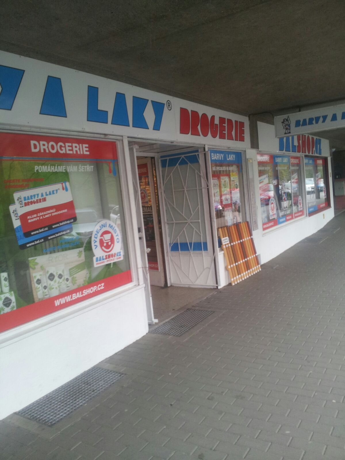 BARVY A LAKY DROGERIE foto 2