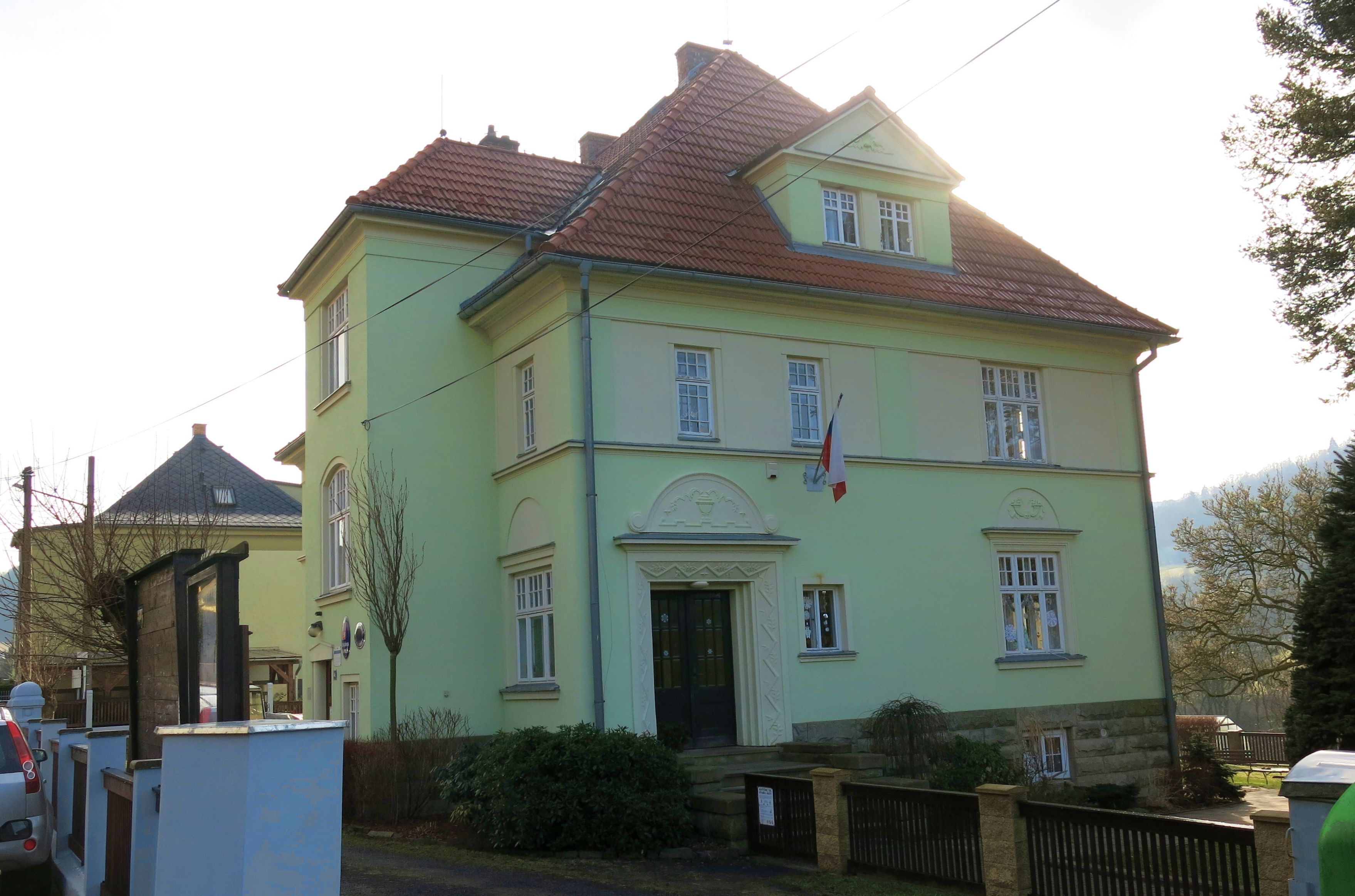 Malá Veleň - obecní úřad foto 2