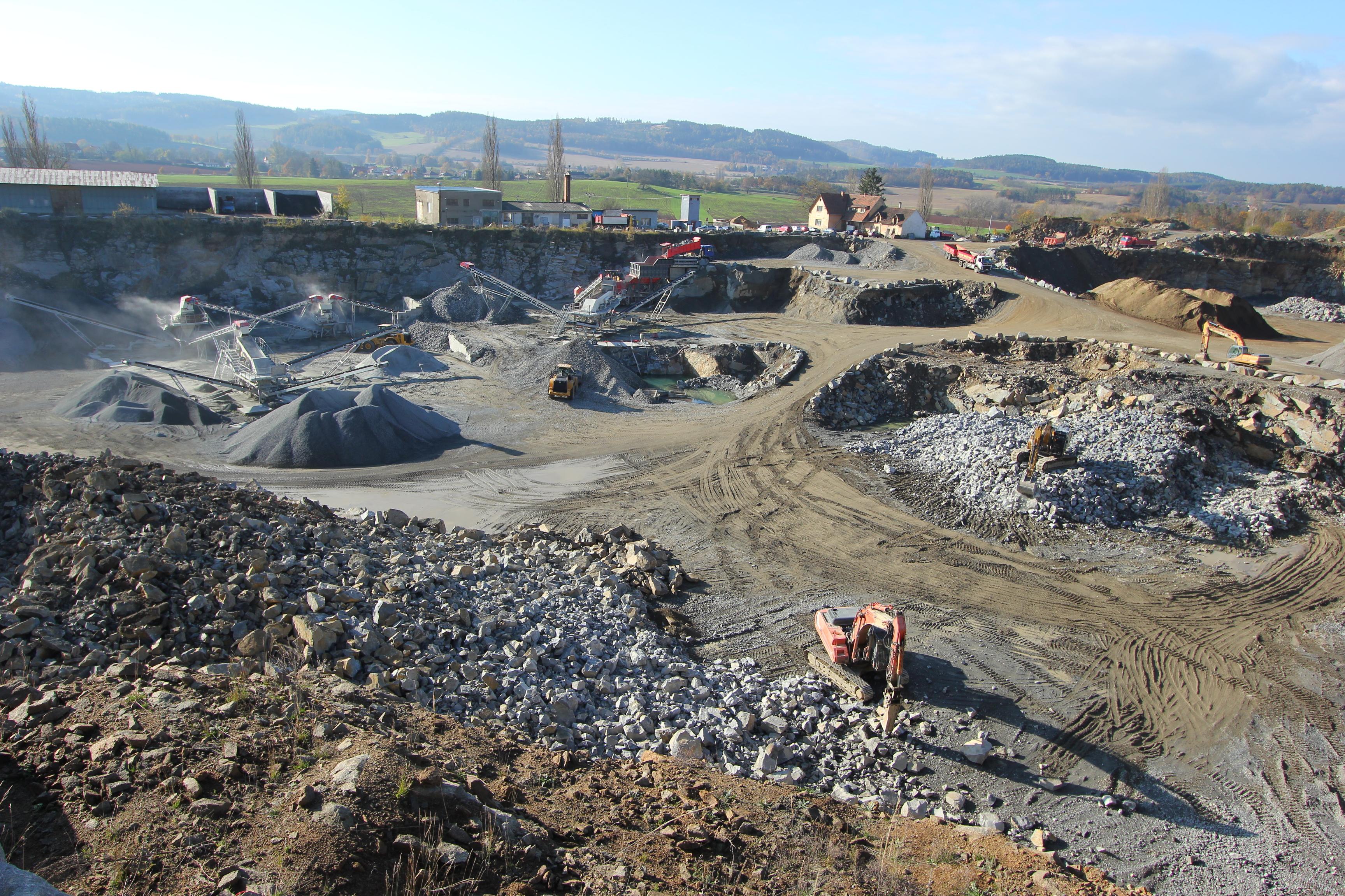 LOM DEŠTNO a.s. foto 1