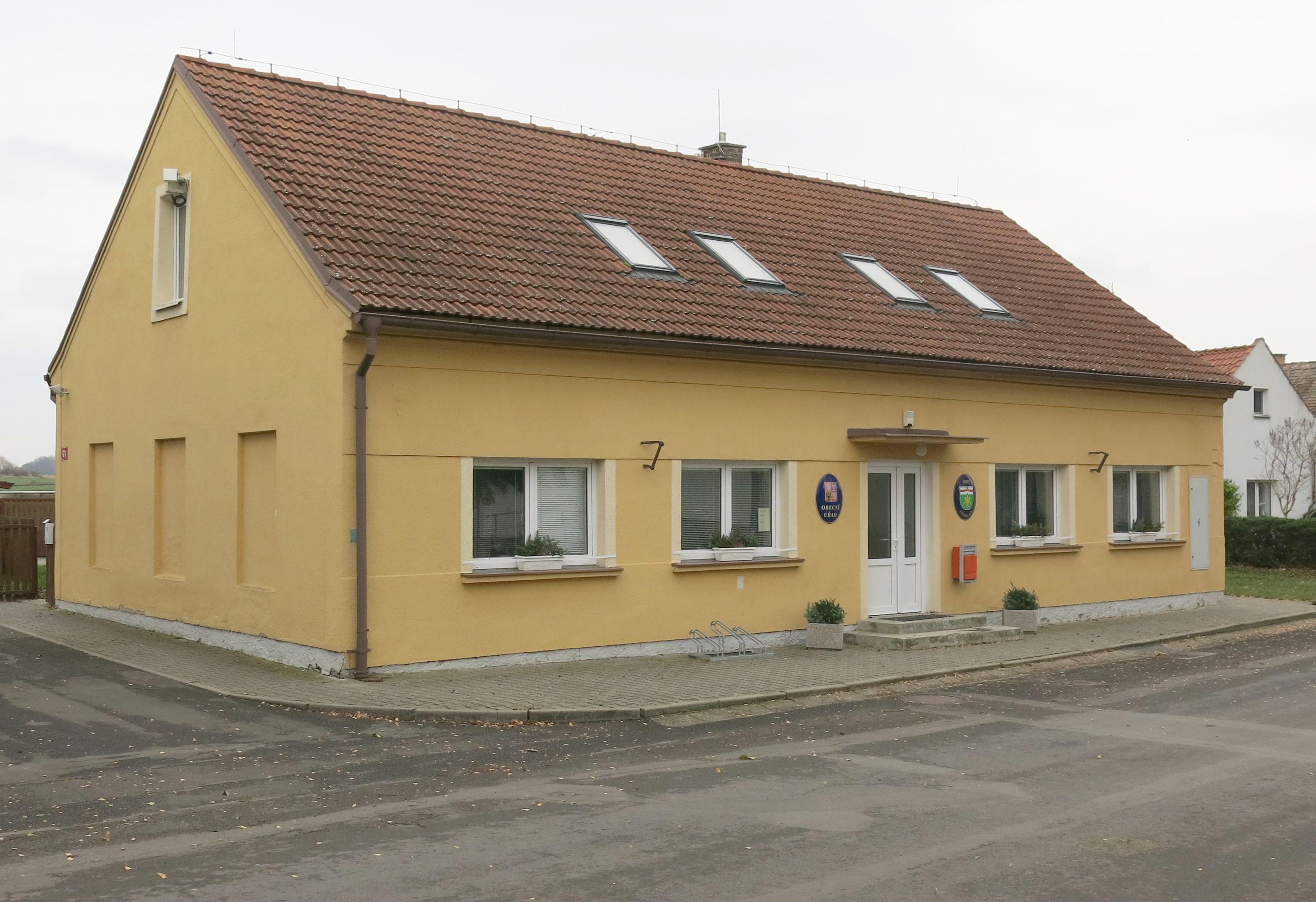 Úpohlavy - obecní úřad foto 2