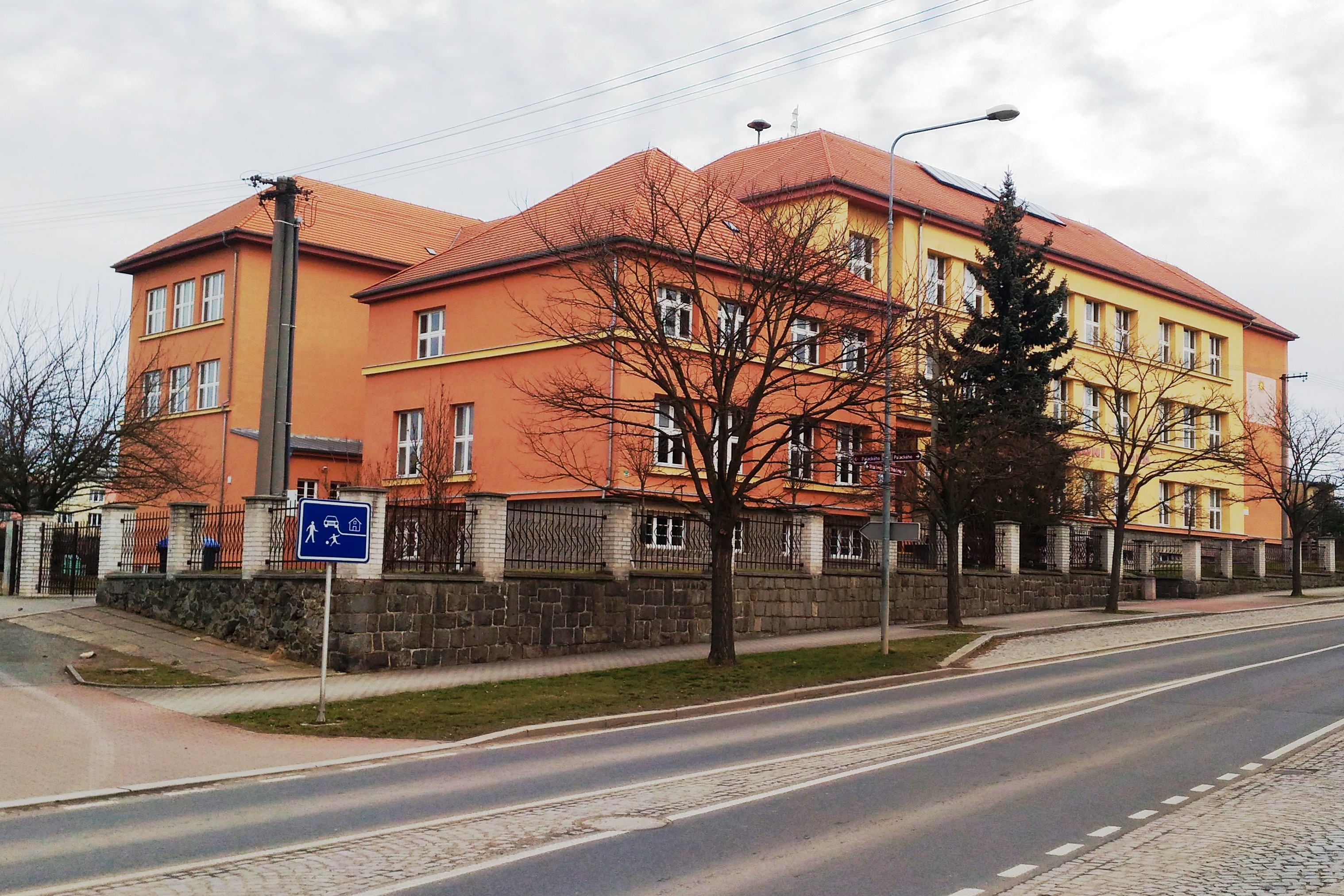 ZŠ Dobřany, třída 1. máje foto 2