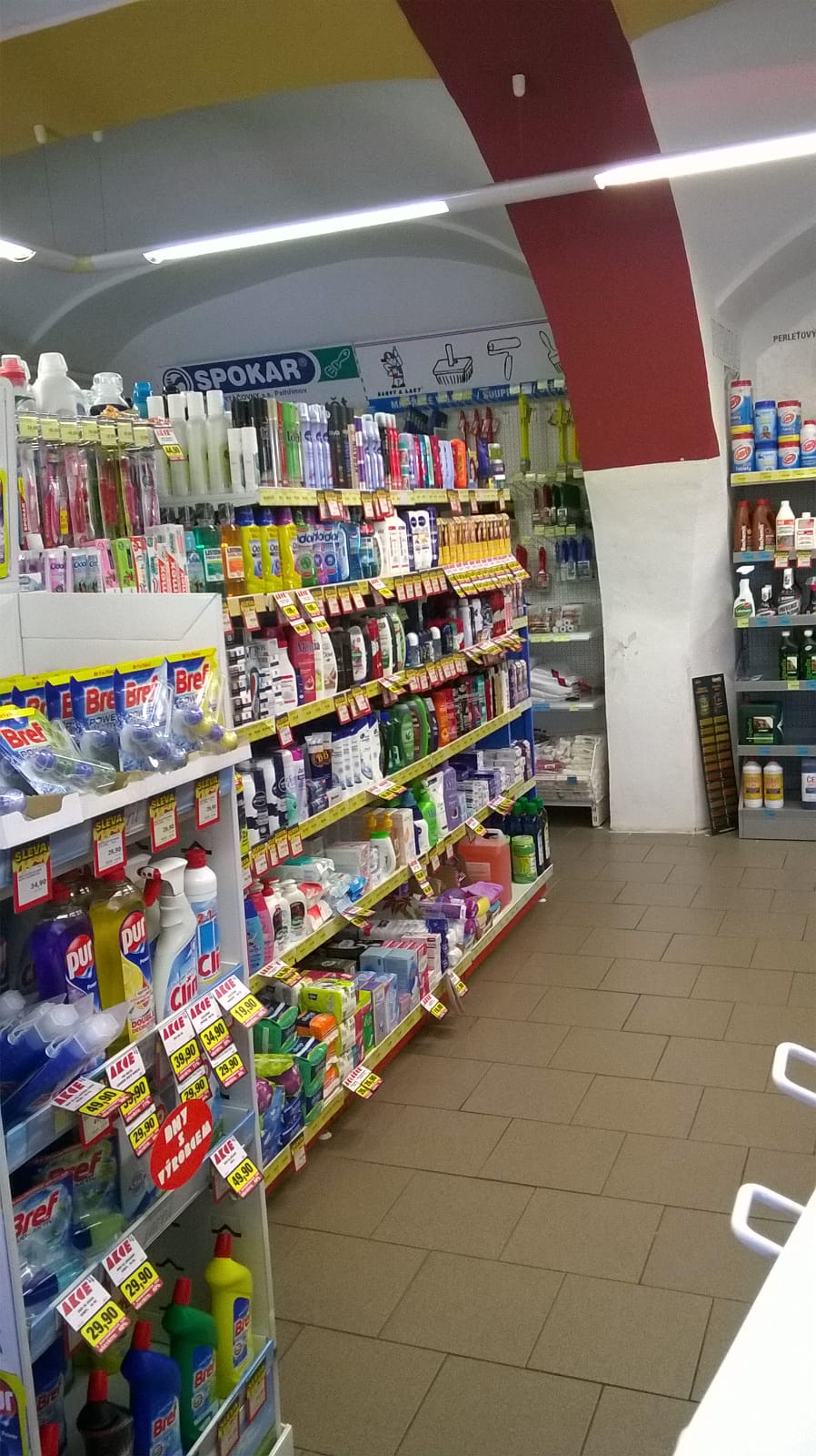 BARVY A LAKY DROGERIE foto 3
