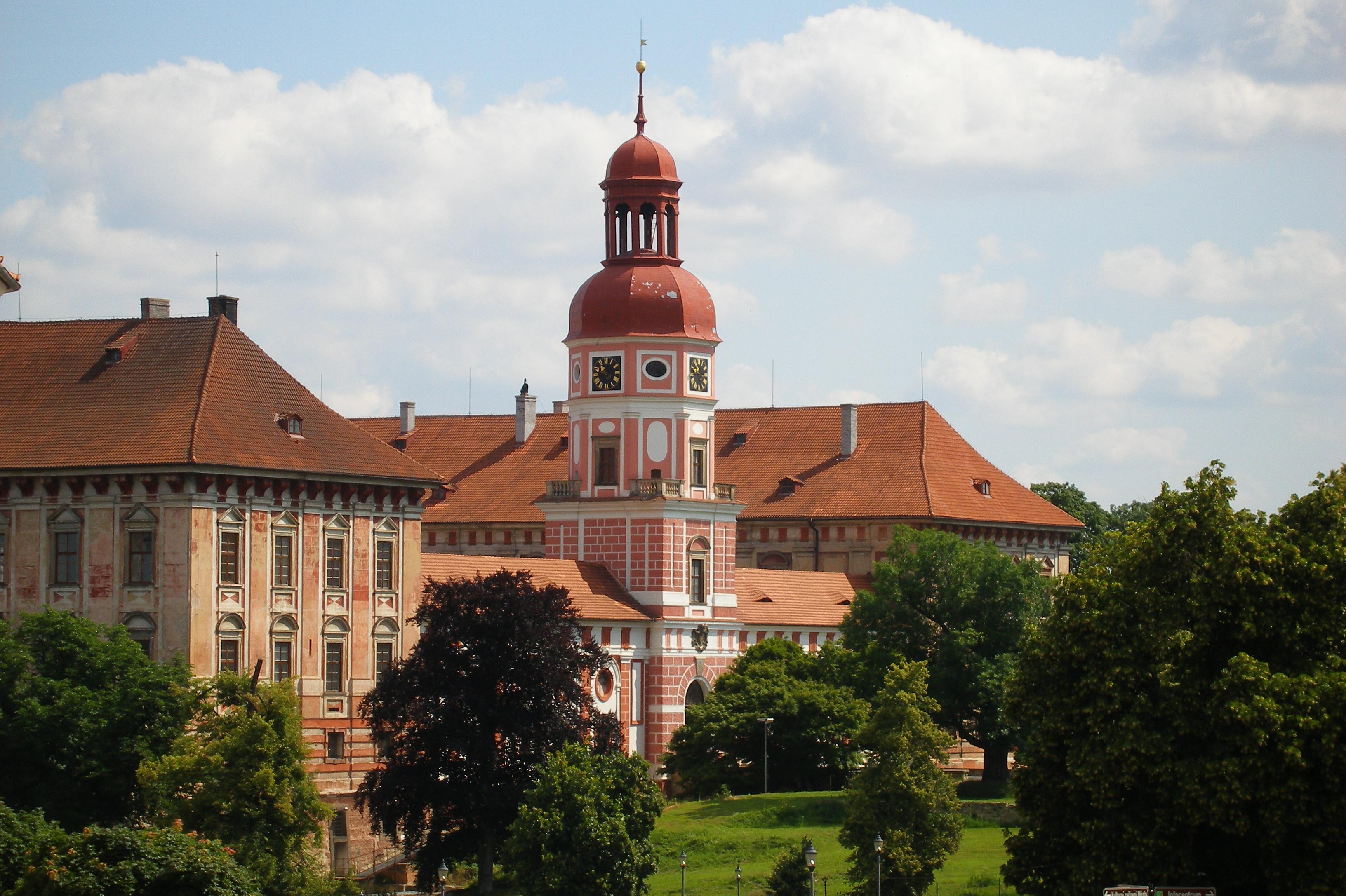 Lobkowiczký zámek a románský hrad Roudnice nad Labem