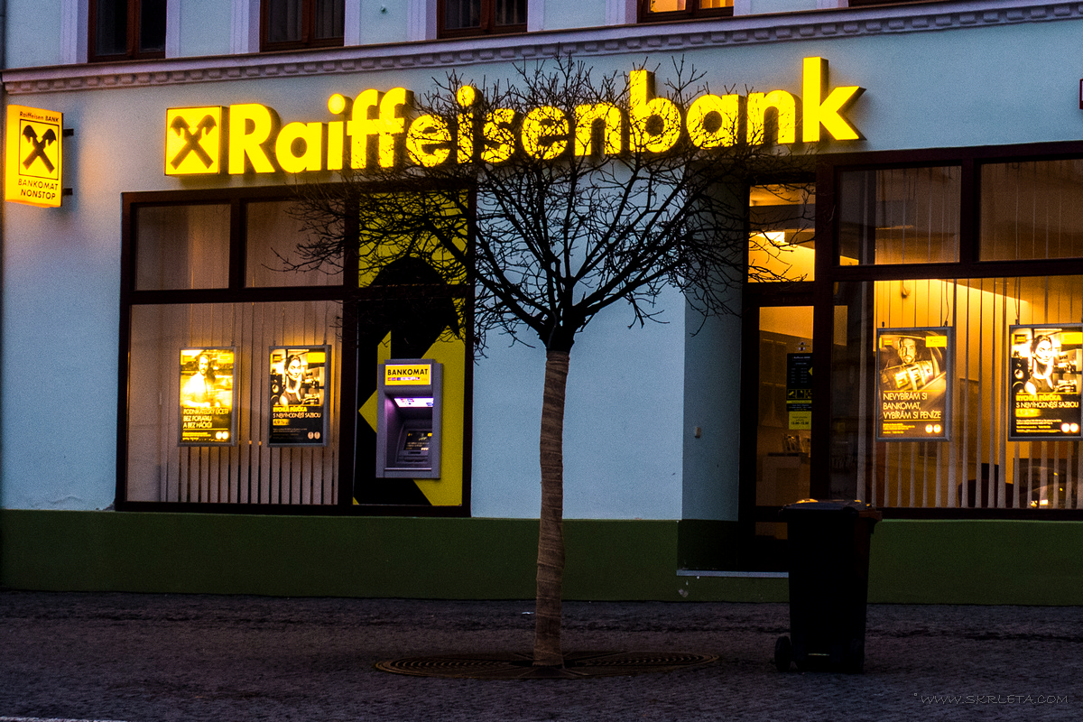 Raiffeisenbank - bankomat foto 3