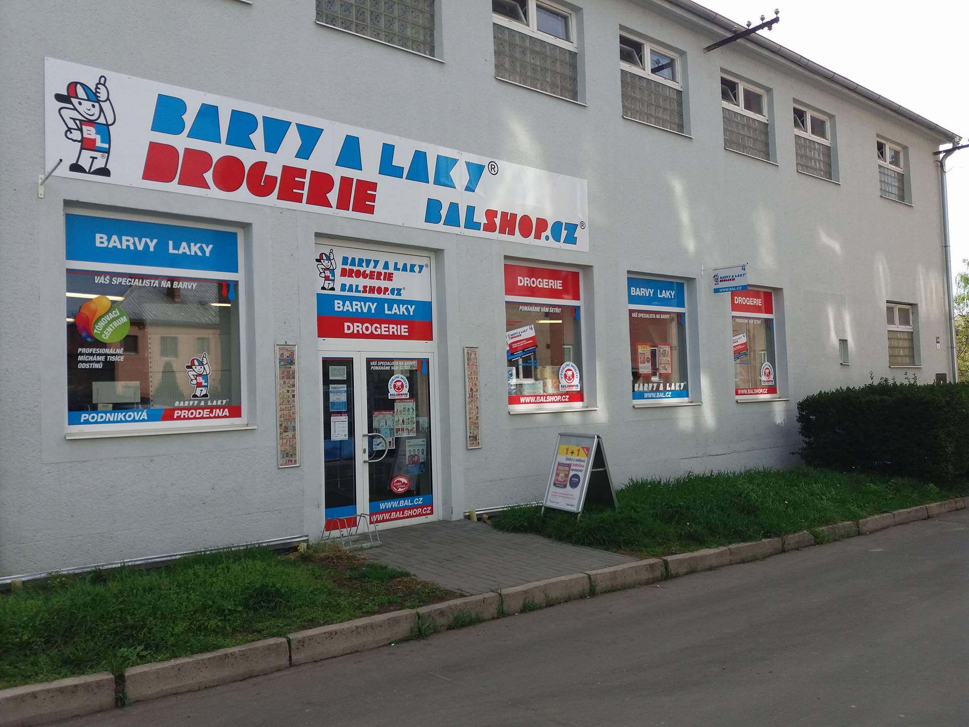 BARVY A LAKY DROGERIE foto 3