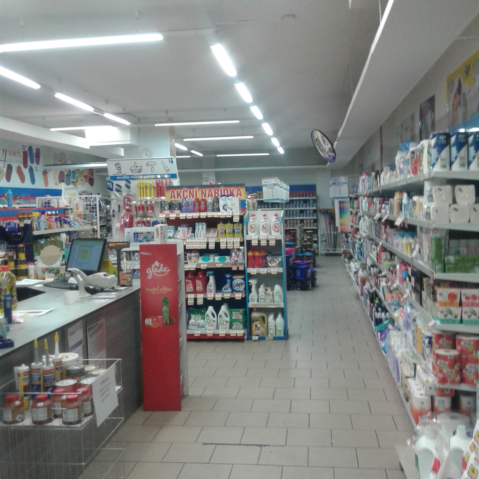 BARVY A LAKY DROGERIE