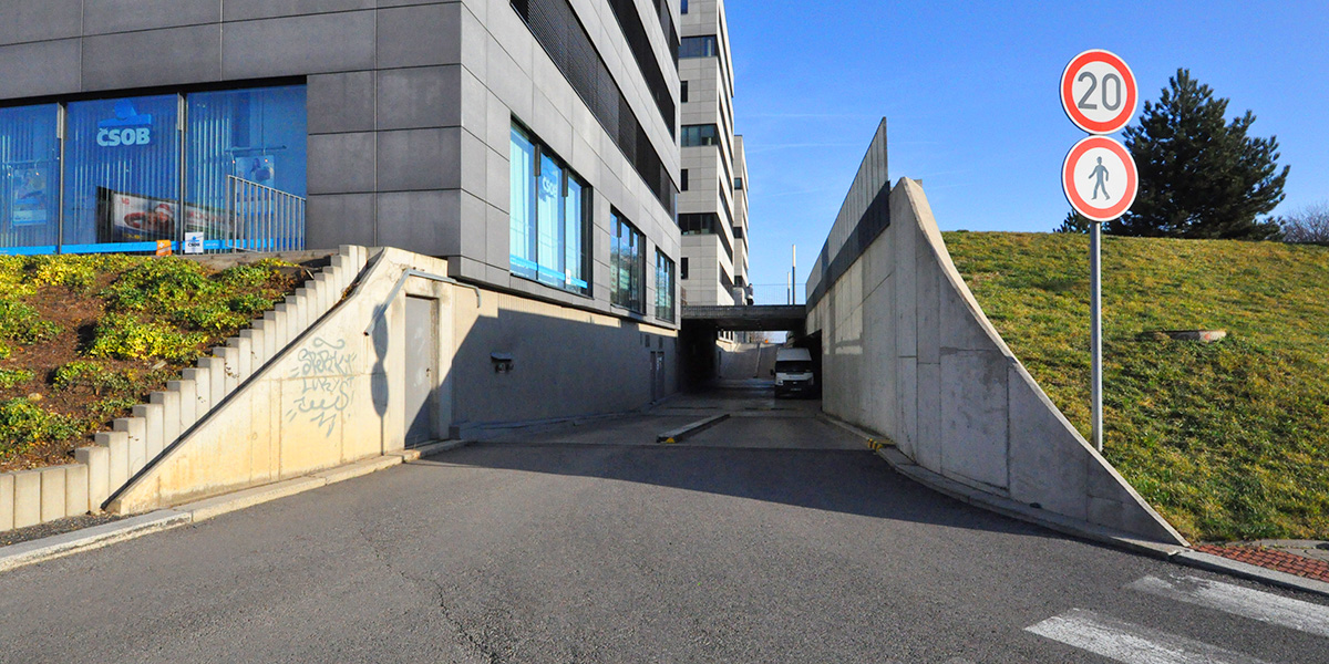 MR.PARKIT - Parking Prosek Point Prosecká 851/64 foto 4