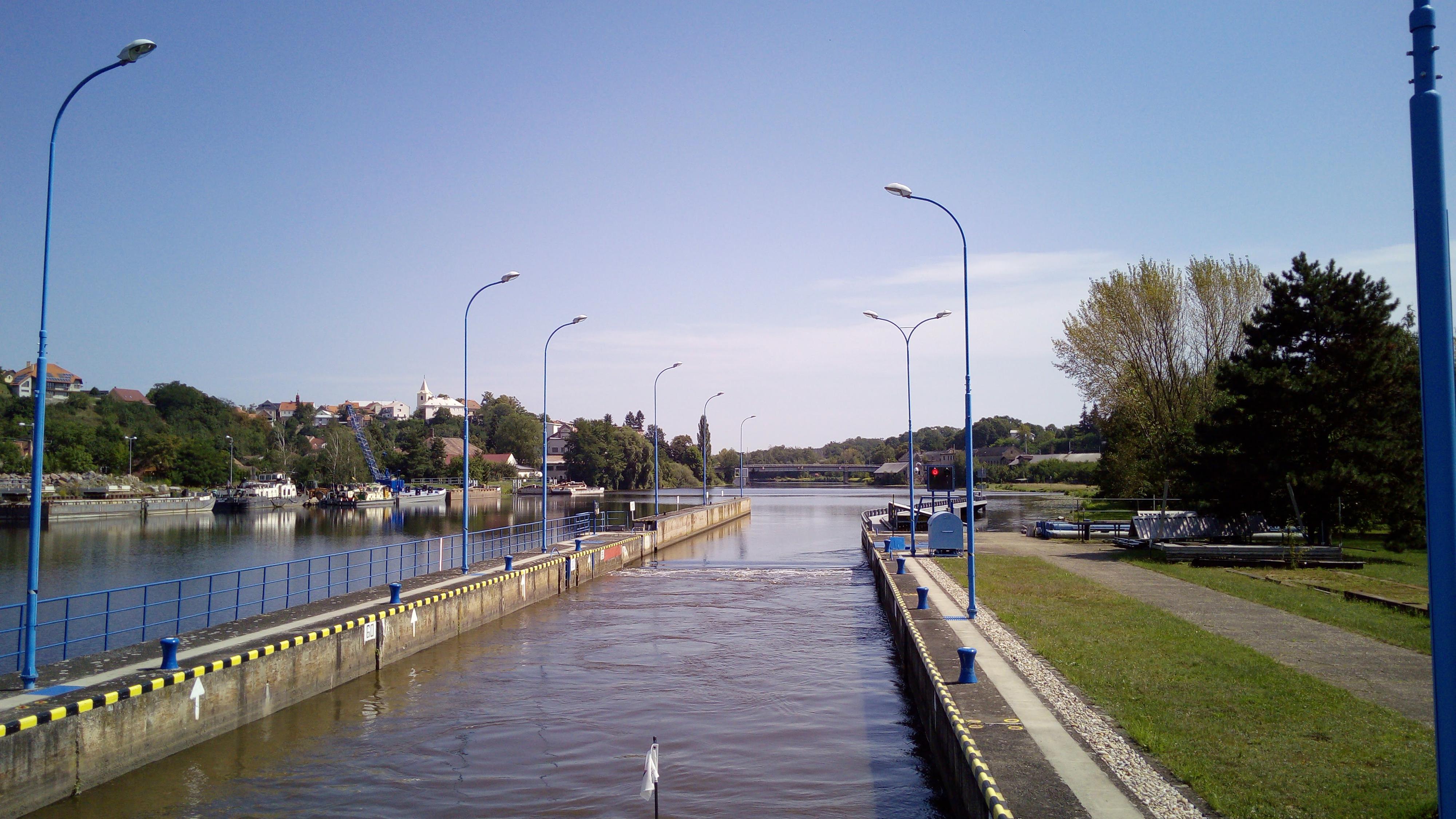 Plavební komora Týnec nad Labem foto 2