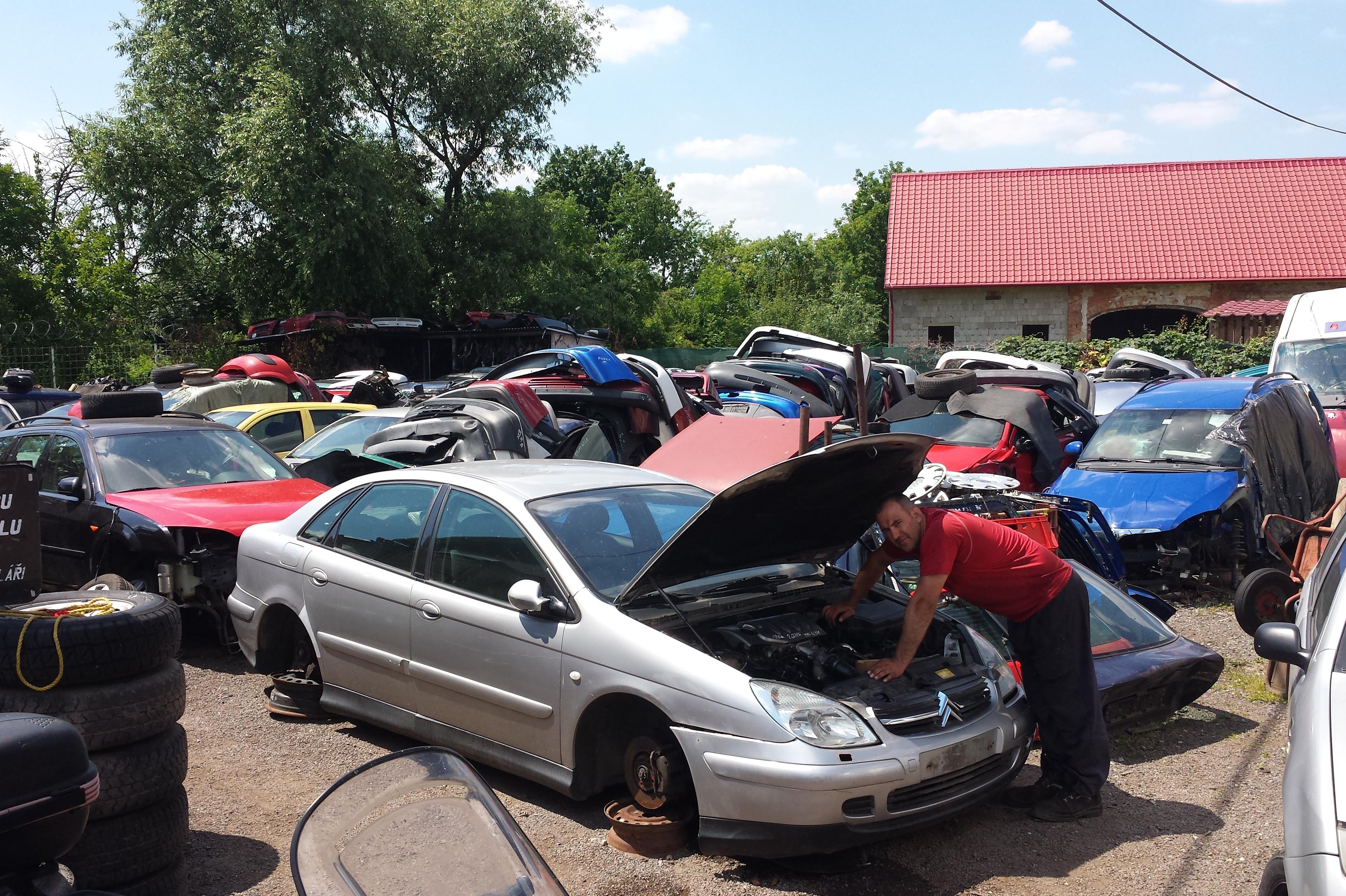 VRAKOVIŠTĚ - NÁHRADNÍ DÍLY KLR foto 2