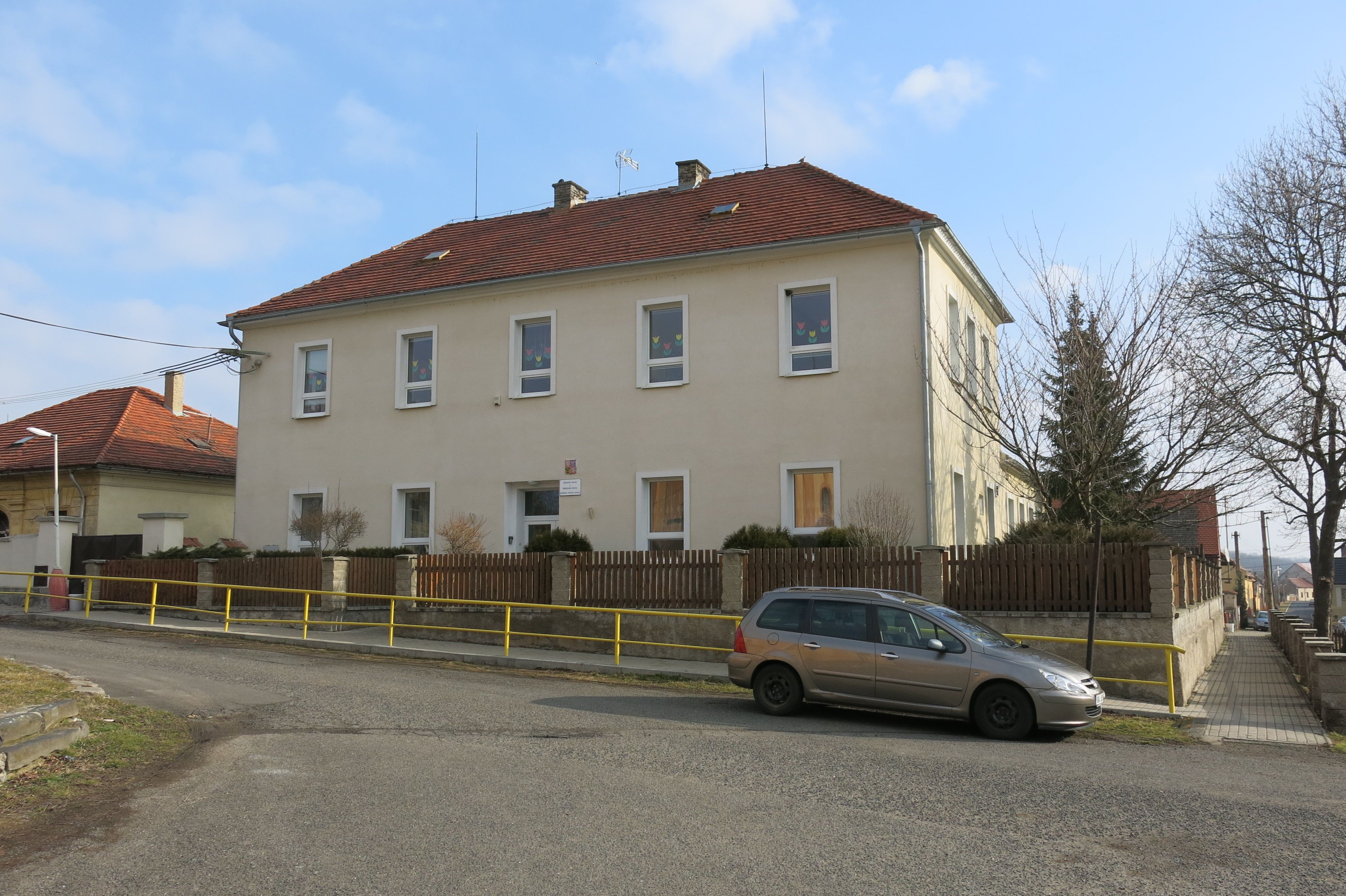 Základní škola a Mateřská škola Koštice, okres Louny foto 1