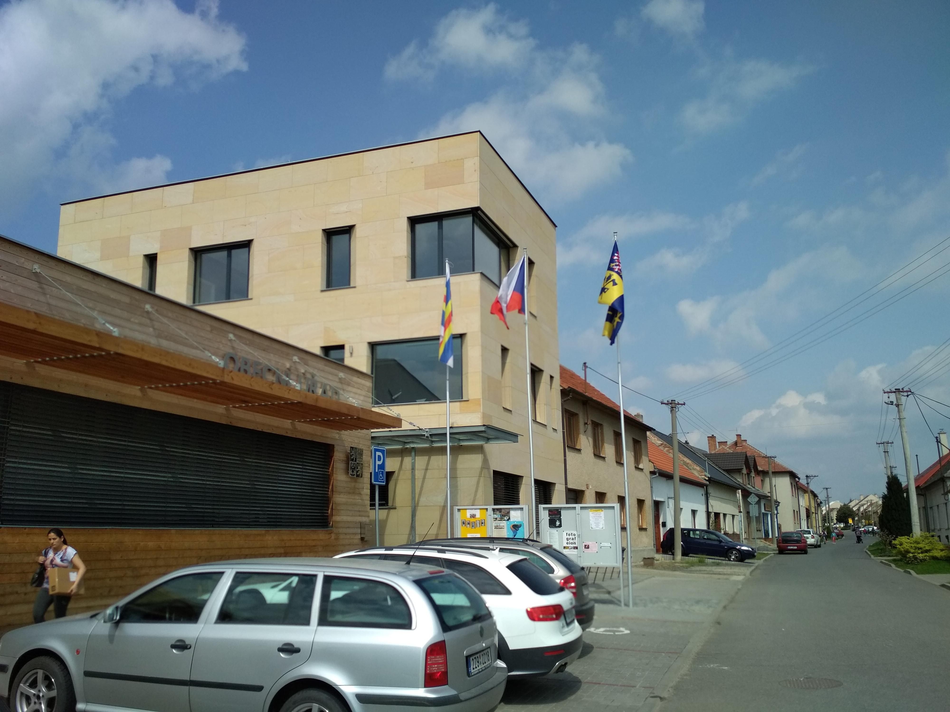 Ostrožská Nová Ves - obecní úřad foto 3