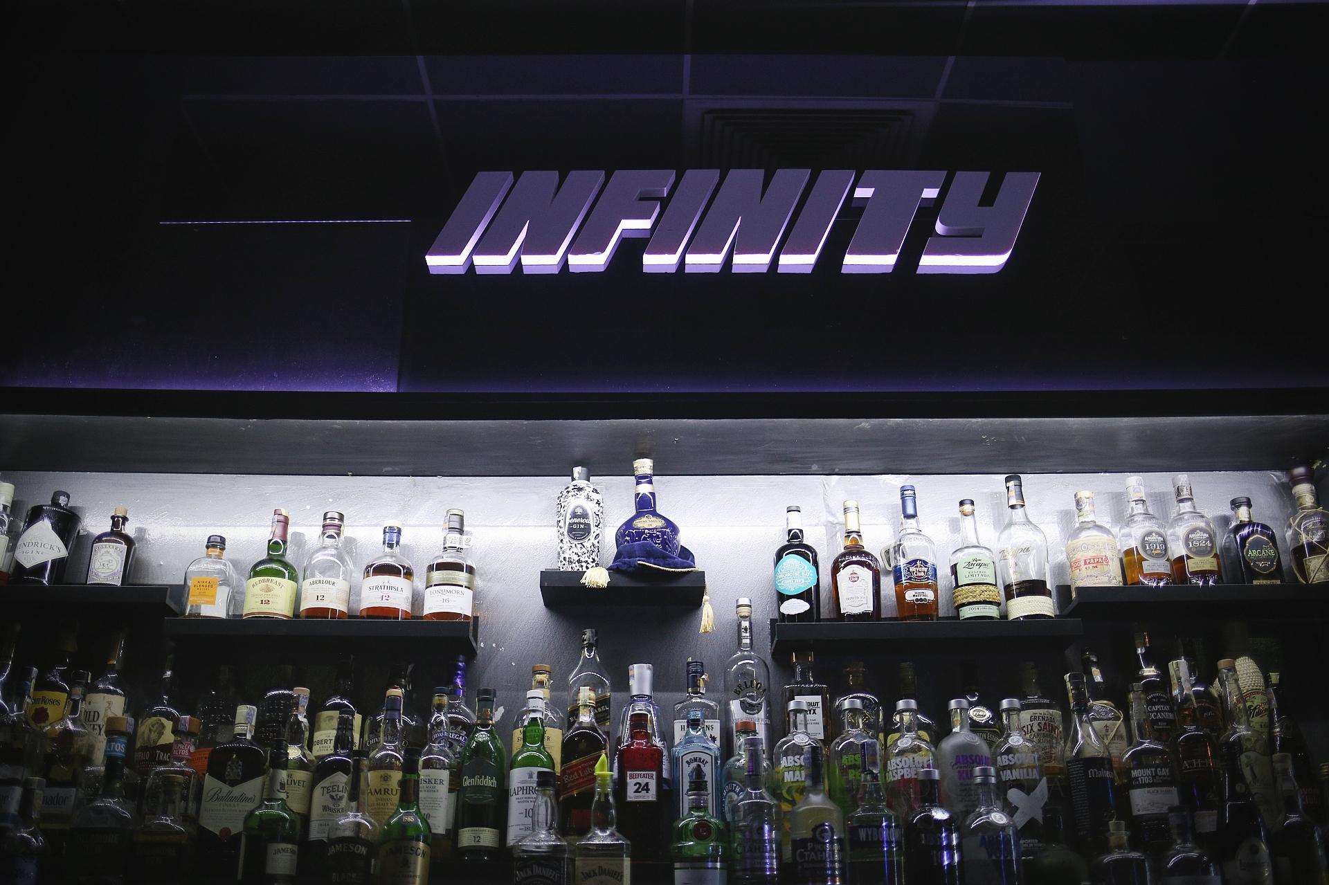 Infinity coffee & cocktail bar