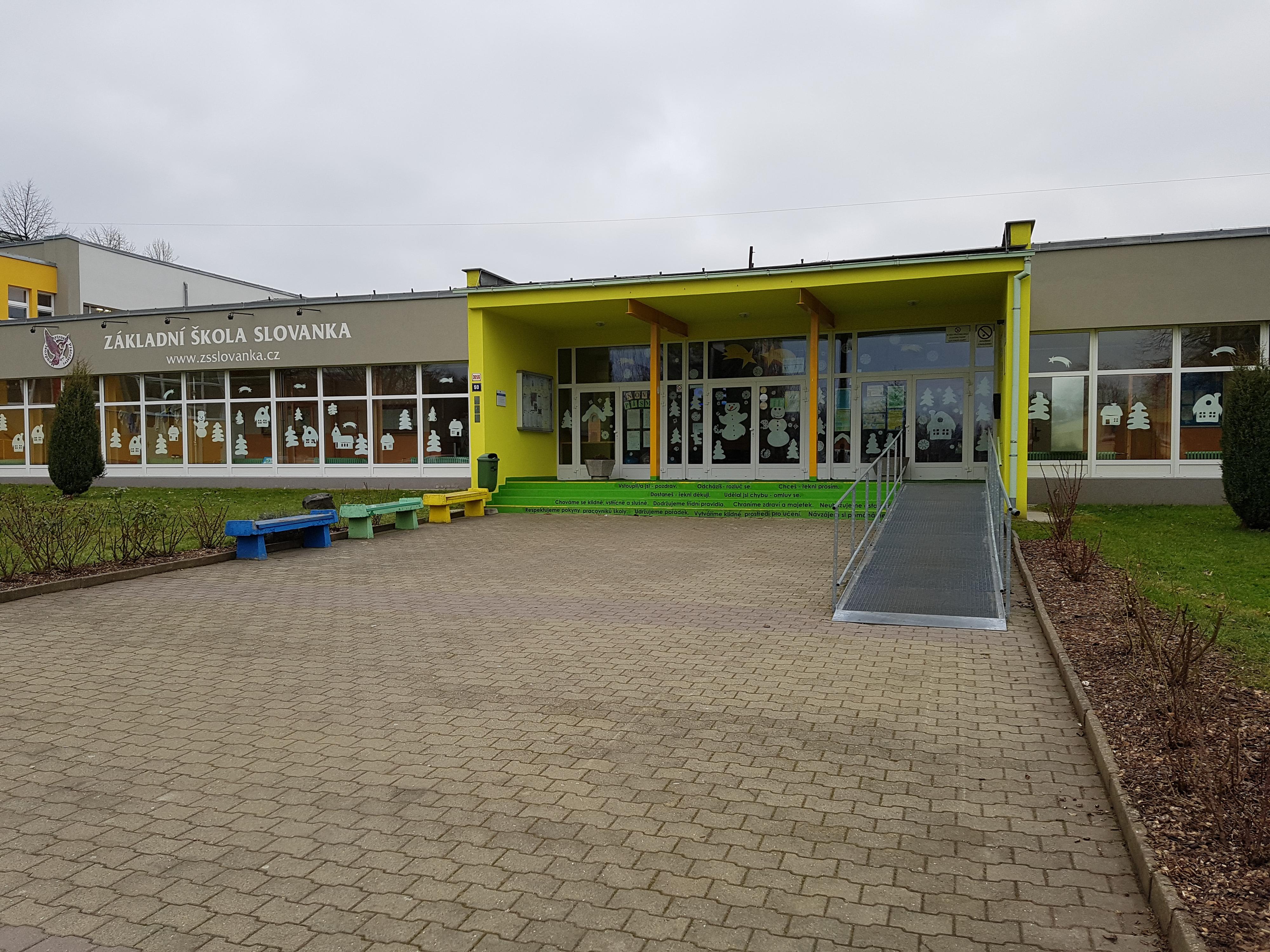 Sportovní hřiště ZŠ Slovanka foto 5