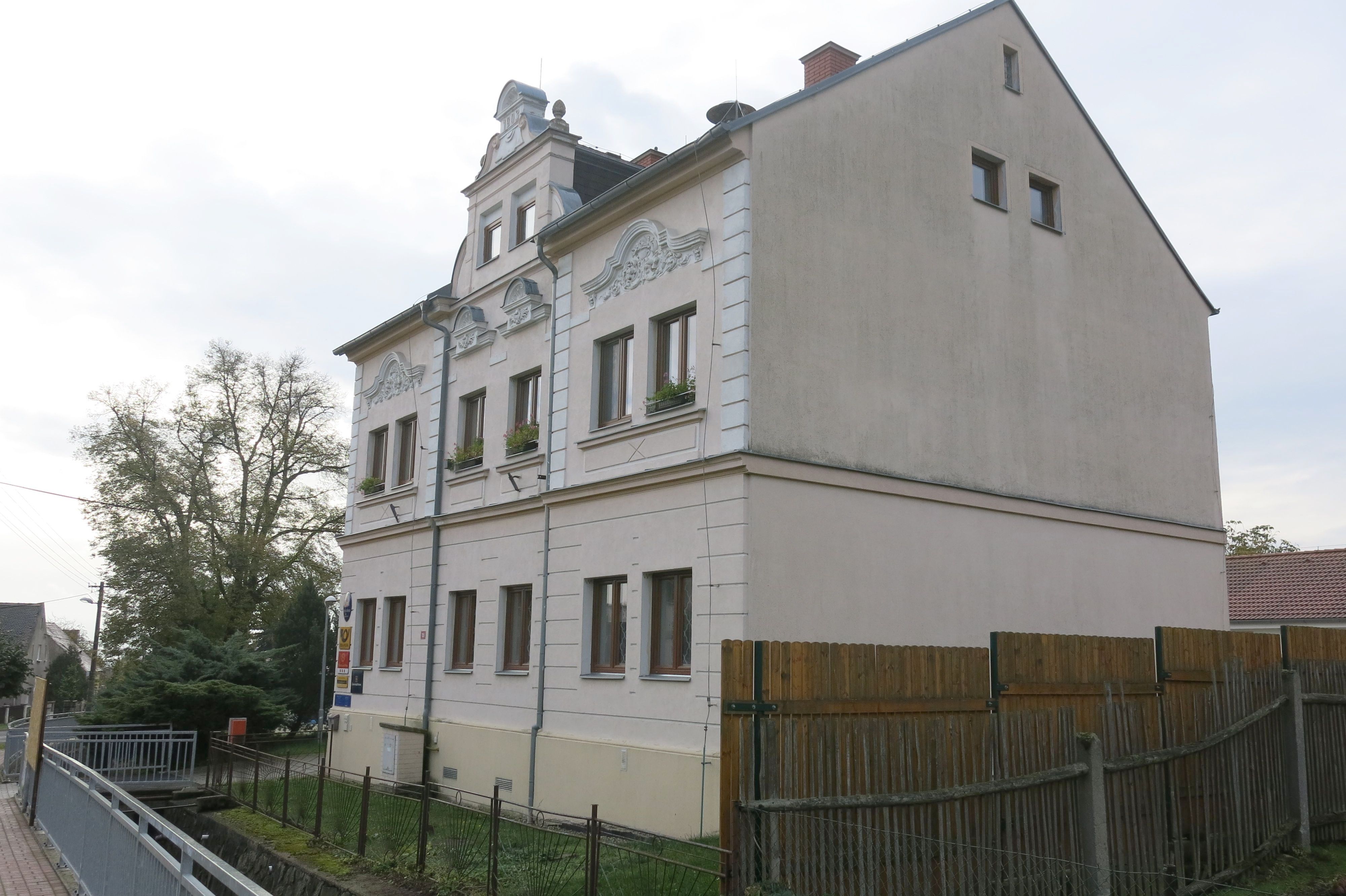 Háj u Duchcova - obecní úřad foto 2