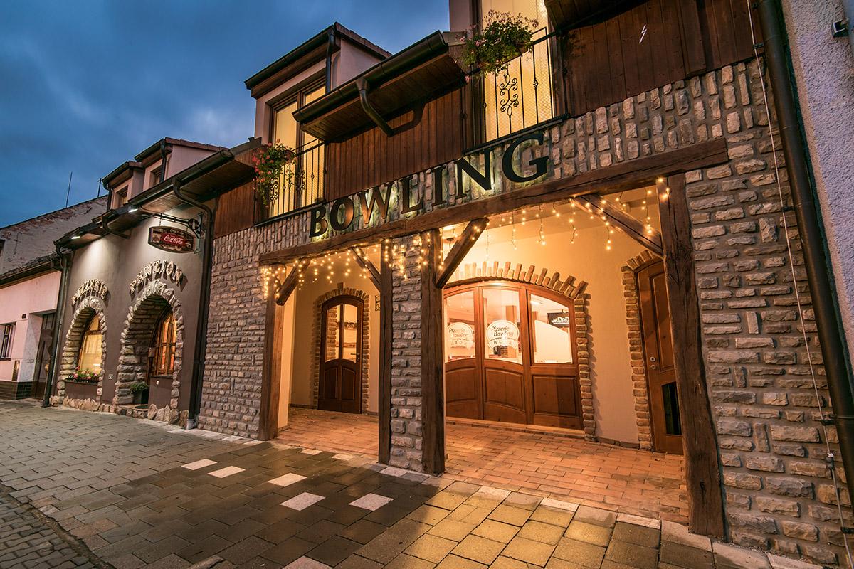 Pizzerie a bowling Hluk