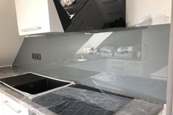 Co třeba barevné tvrzené sklo