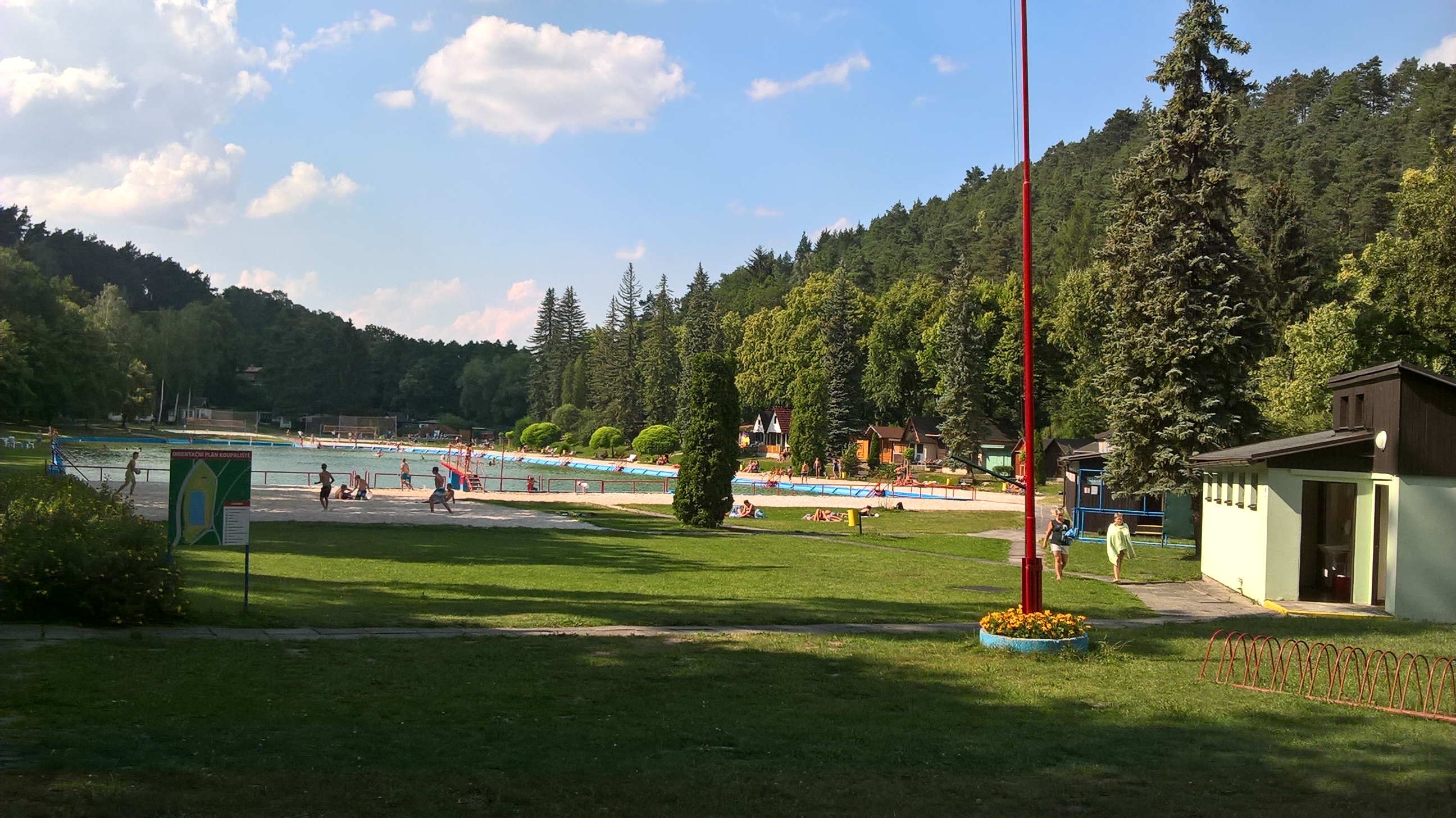 Město Bělá pod Bezdězem - městské koupaliště foto 3