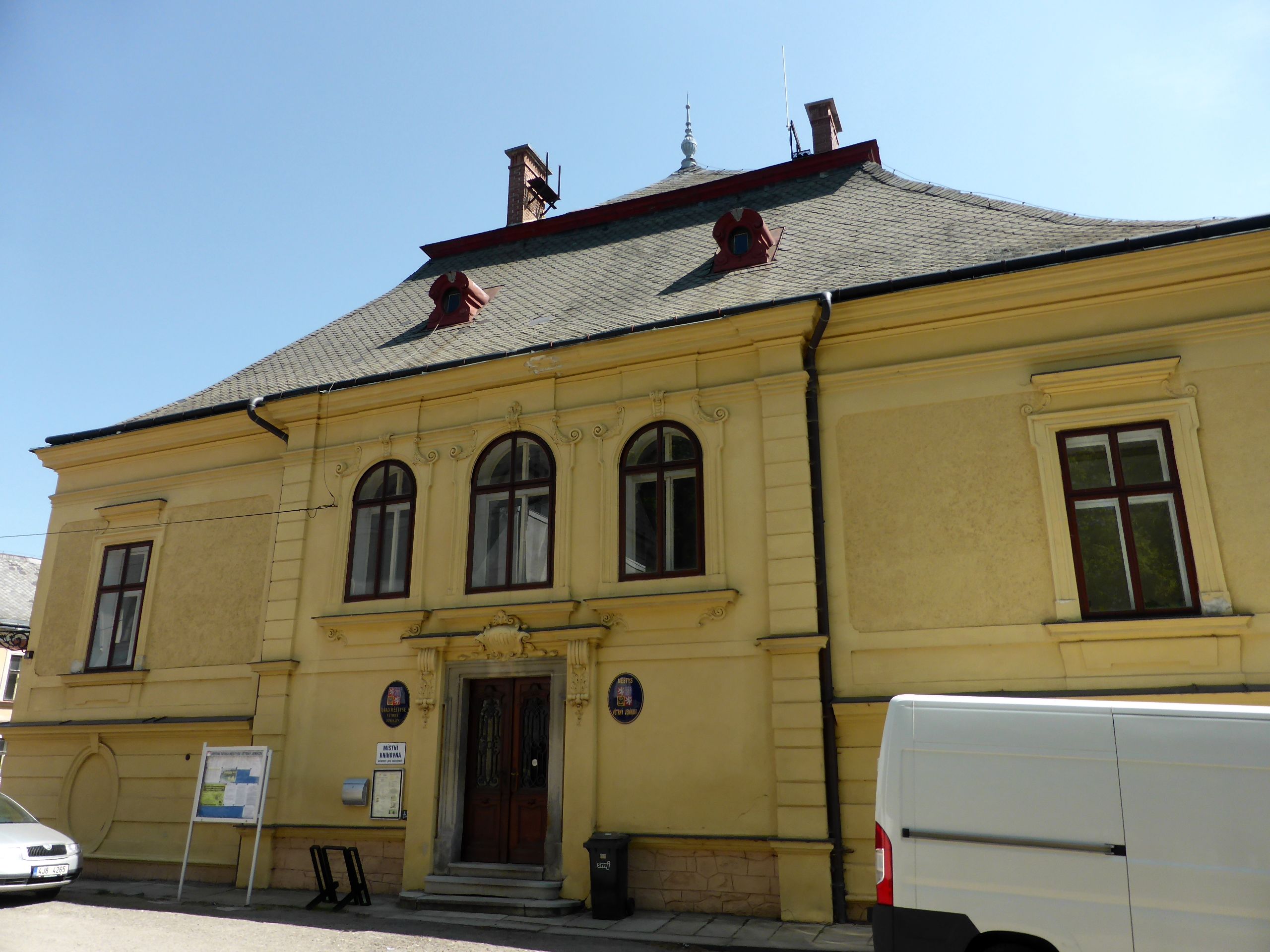 Větrný Jeníkov - úřad městyse