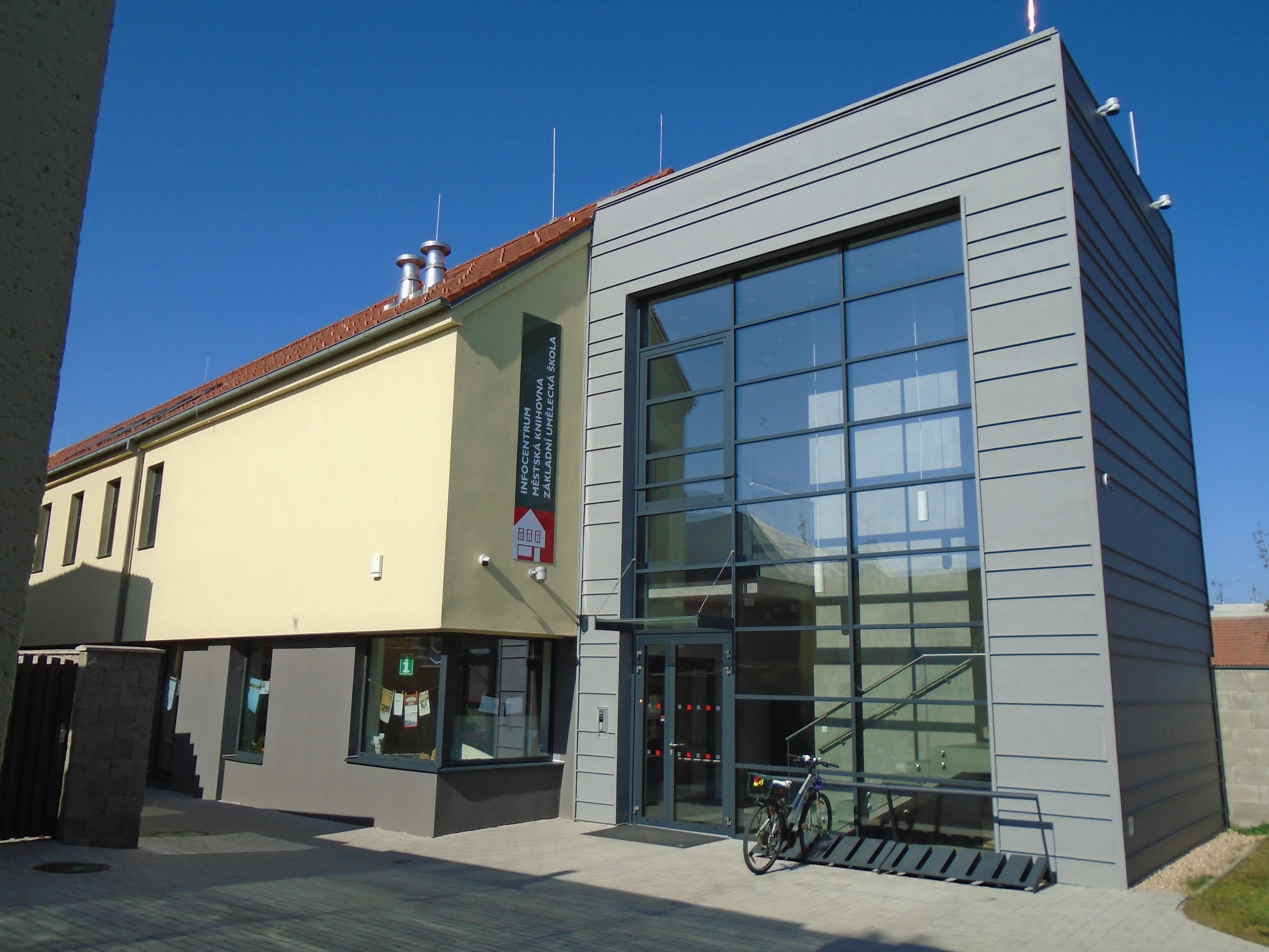 Městská knihovna v Chlumci nad Cidlinou foto 4